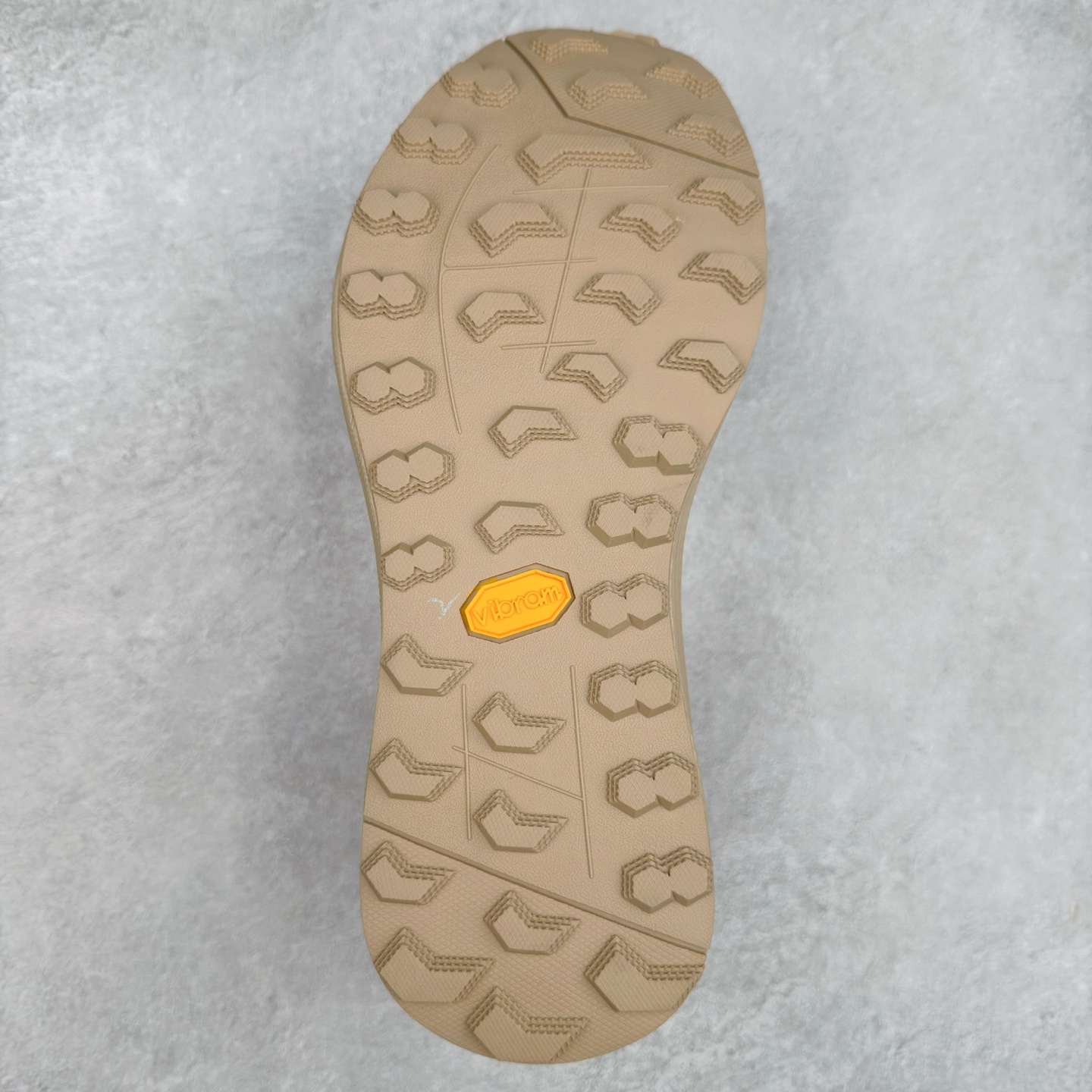 图片[9]-＃HP DESCENTE GORE-TEX 迪桑特时尚舒适百搭防滑耐磨低帮生活休闲鞋 DESCENTE（迪桑特）创立于1935年，品牌名取自法语词汇，意为“滑降”。品牌箭头标识代表滑雪的三种技术“高速直线滑行”、“穿越”和“侧滑”，也寓意品牌在打造高端专业运动产品中不断追求完美的创新精神，致力于成为中国高端专业滑雪、综训、女子、铁人三项、高尔夫的第一品牌。尺码：39 40 40.5 41 42 42.5 43 44 44.5 45-选品中心