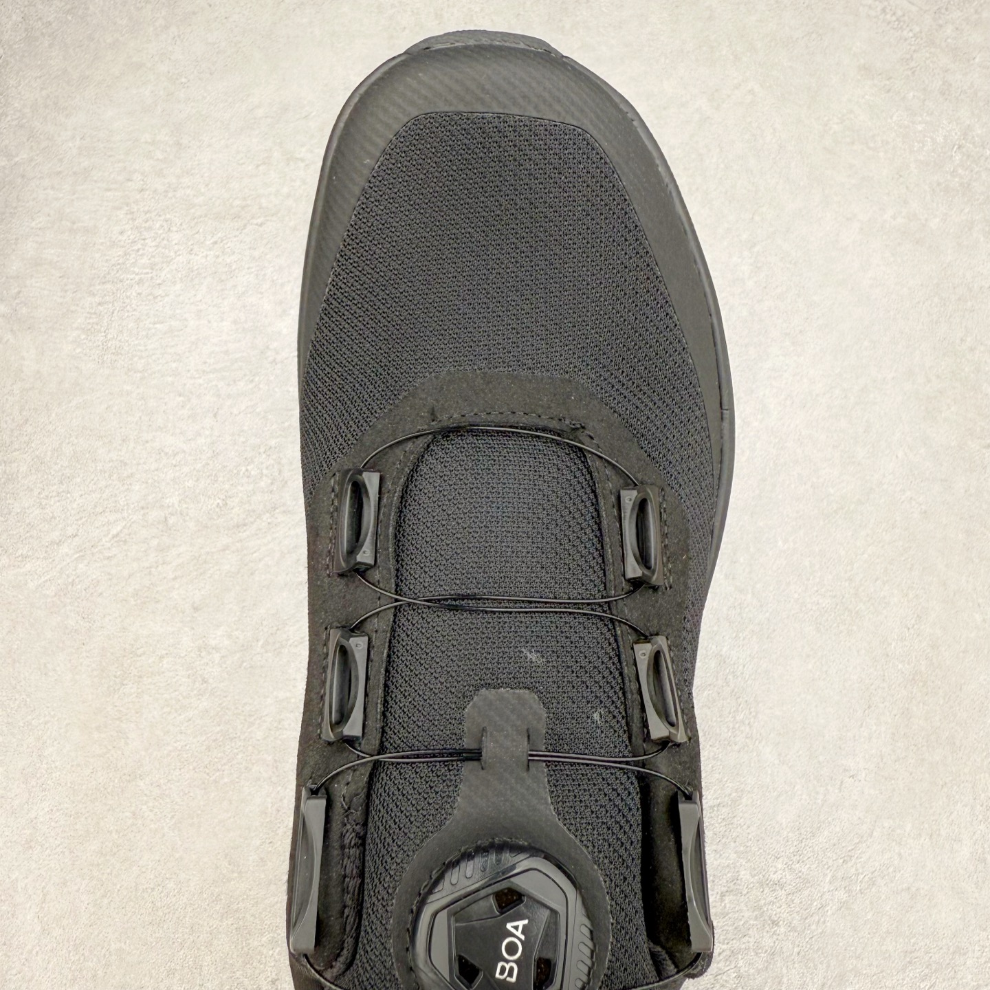 图片[4]-＃HP DESCENTE GORE-TEX 迪桑特时尚舒适百搭防滑耐磨低帮生活休闲鞋 DESCENTE（迪桑特）创立于1935年，品牌名取自法语词汇，意为“滑降”。品牌箭头标识代表滑雪的三种技术“高速直线滑行”、“穿越”和“侧滑”，也寓意品牌在打造高端专业运动产品中不断追求完美的创新精神，致力于成为中国高端专业滑雪、综训、女子、铁人三项、高尔夫的第一品牌。尺码：39 40 40.5 41 42 42.5 43 44 44.5 45-选品中心