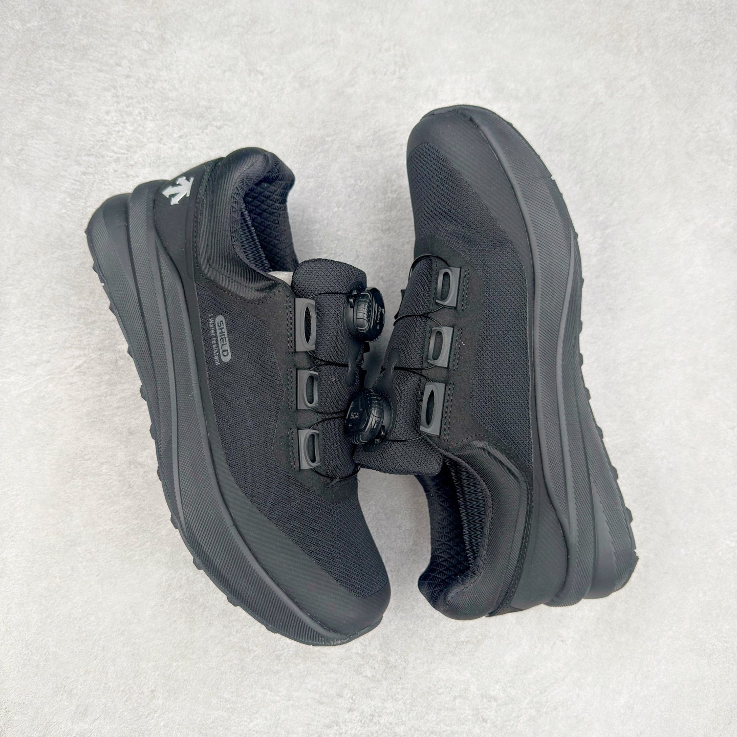 图片[3]-＃HP DESCENTE GORE-TEX 迪桑特时尚舒适百搭防滑耐磨低帮生活休闲鞋 DESCENTE（迪桑特）创立于1935年，品牌名取自法语词汇，意为“滑降”。品牌箭头标识代表滑雪的三种技术“高速直线滑行”、“穿越”和“侧滑”，也寓意品牌在打造高端专业运动产品中不断追求完美的创新精神，致力于成为中国高端专业滑雪、综训、女子、铁人三项、高尔夫的第一品牌。尺码：39 40 40.5 41 42 42.5 43 44 44.5 45-选品中心