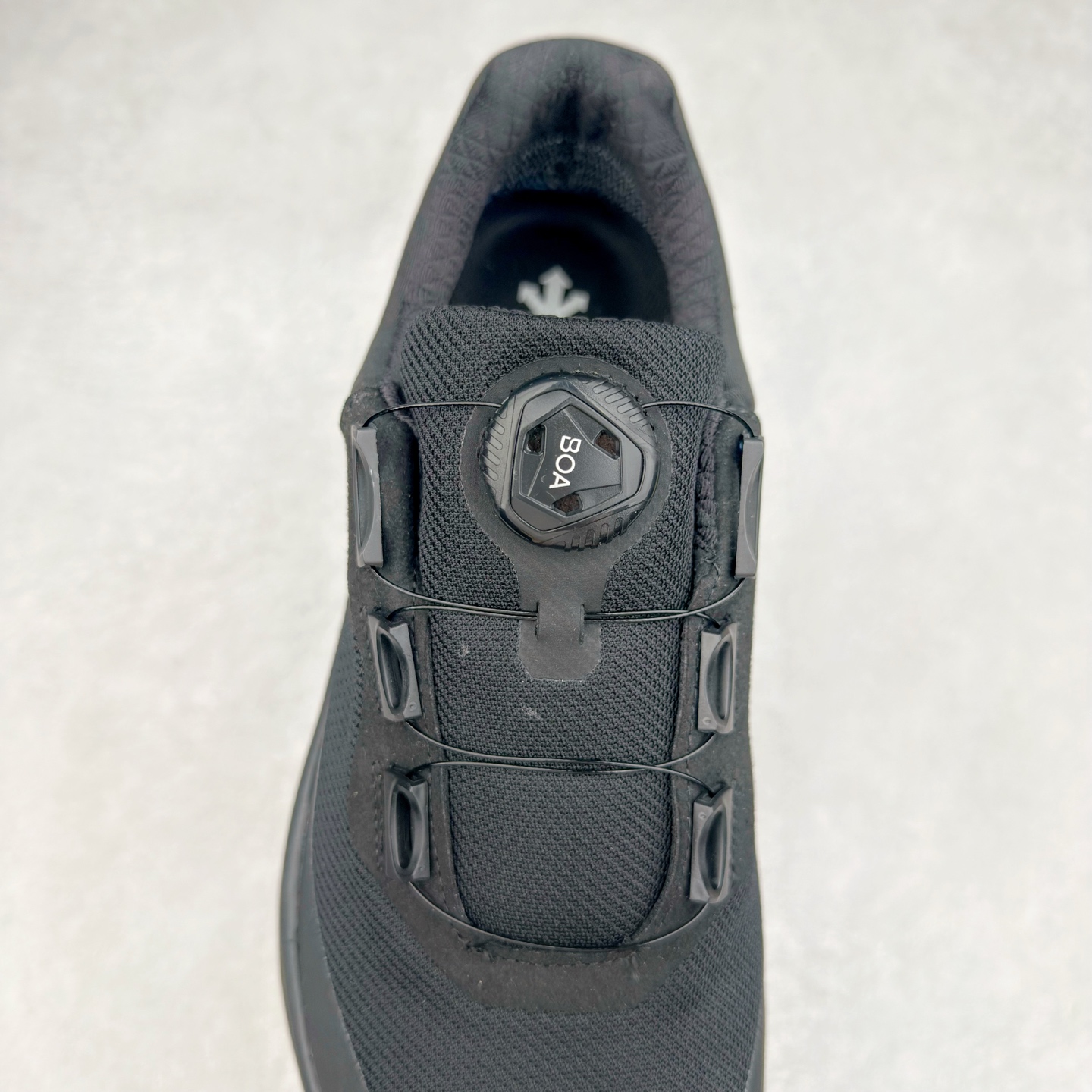 图片[5]-＃HP DESCENTE GORE-TEX 迪桑特时尚舒适百搭防滑耐磨低帮生活休闲鞋 DESCENTE（迪桑特）创立于1935年，品牌名取自法语词汇，意为“滑降”。品牌箭头标识代表滑雪的三种技术“高速直线滑行”、“穿越”和“侧滑”，也寓意品牌在打造高端专业运动产品中不断追求完美的创新精神，致力于成为中国高端专业滑雪、综训、女子、铁人三项、高尔夫的第一品牌。尺码：39 40 40.5 41 42 42.5 43 44 44.5 45-选品中心