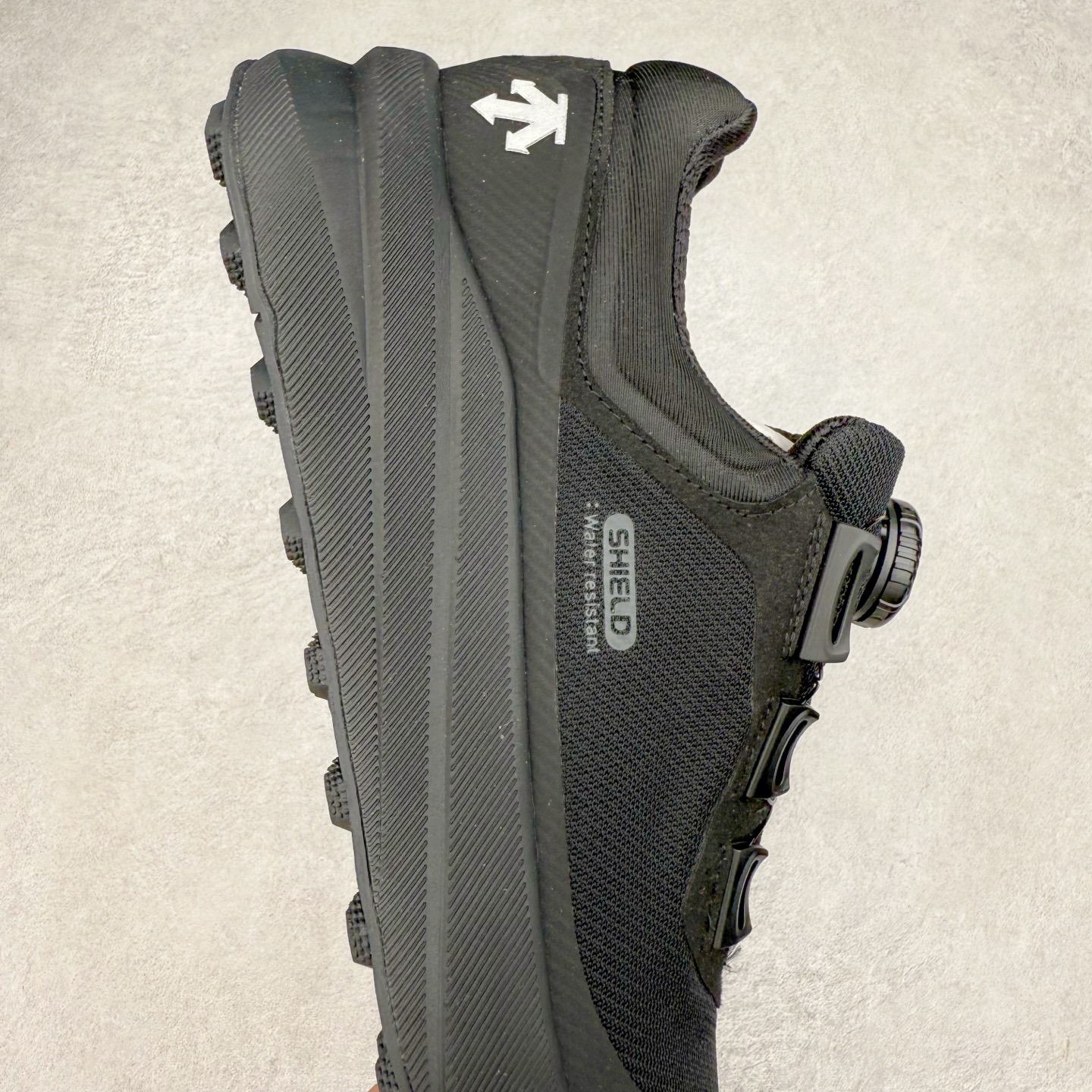 图片[6]-＃HP DESCENTE GORE-TEX 迪桑特时尚舒适百搭防滑耐磨低帮生活休闲鞋 DESCENTE（迪桑特）创立于1935年，品牌名取自法语词汇，意为“滑降”。品牌箭头标识代表滑雪的三种技术“高速直线滑行”、“穿越”和“侧滑”，也寓意品牌在打造高端专业运动产品中不断追求完美的创新精神，致力于成为中国高端专业滑雪、综训、女子、铁人三项、高尔夫的第一品牌。尺码：39 40 40.5 41 42 42.5 43 44 44.5 45-选品中心