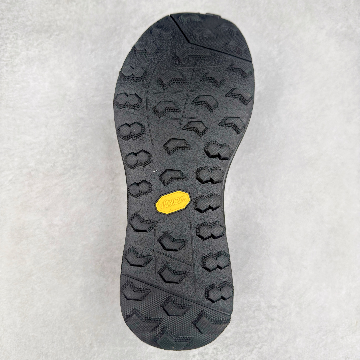 图片[9]-＃HP DESCENTE GORE-TEX 迪桑特时尚舒适百搭防滑耐磨低帮生活休闲鞋 DESCENTE（迪桑特）创立于1935年，品牌名取自法语词汇，意为“滑降”。品牌箭头标识代表滑雪的三种技术“高速直线滑行”、“穿越”和“侧滑”，也寓意品牌在打造高端专业运动产品中不断追求完美的创新精神，致力于成为中国高端专业滑雪、综训、女子、铁人三项、高尔夫的第一品牌。尺码：39 40 40.5 41 42 42.5 43 44 44.5 45-选品中心