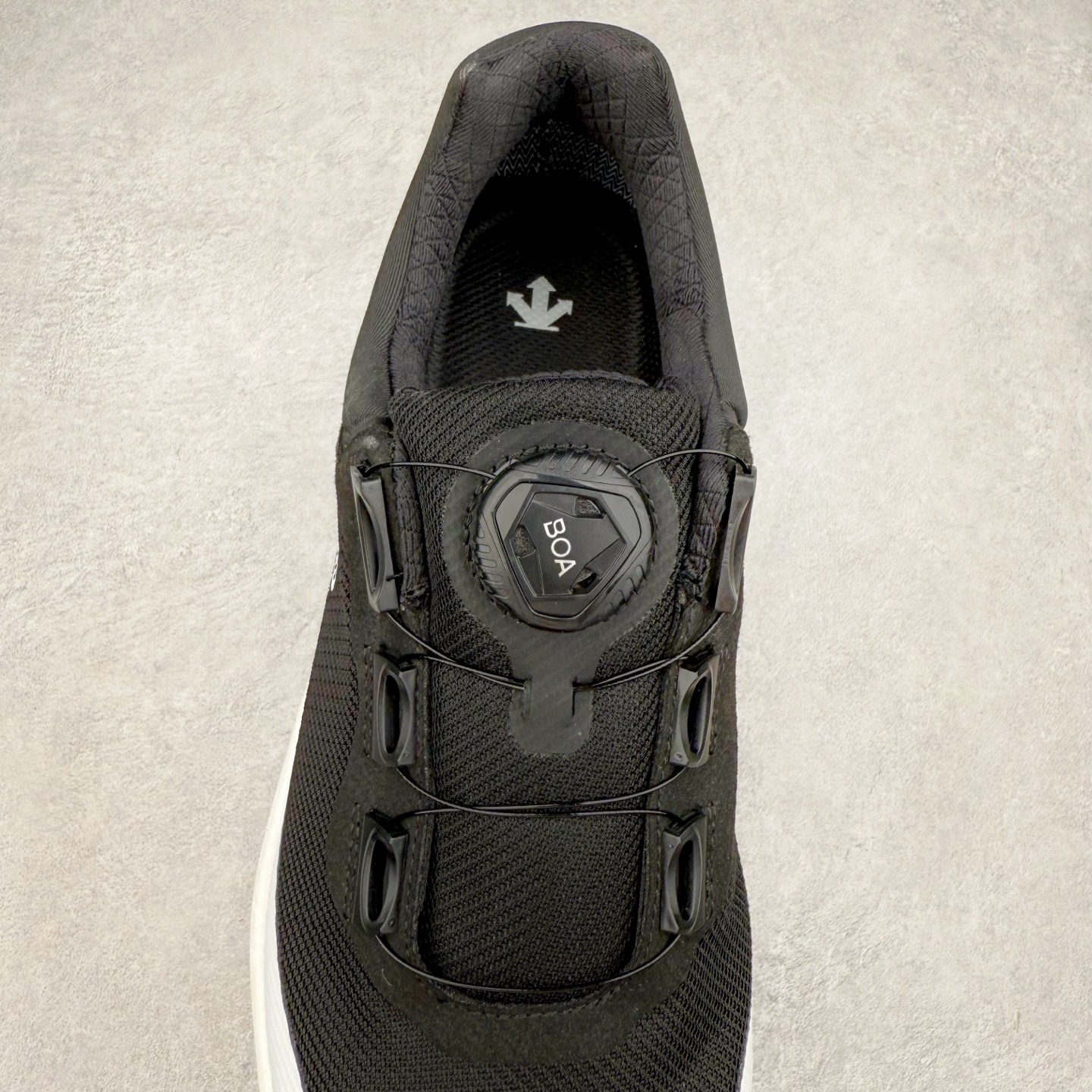 图片[5]-＃HP DESCENTE GORE-TEX 迪桑特时尚舒适百搭防滑耐磨低帮生活休闲鞋 DESCENTE（迪桑特）创立于1935年，品牌名取自法语词汇，意为“滑降”。品牌箭头标识代表滑雪的三种技术“高速直线滑行”、“穿越”和“侧滑”，也寓意品牌在打造高端专业运动产品中不断追求完美的创新精神，致力于成为中国高端专业滑雪、综训、女子、铁人三项、高尔夫的第一品牌。尺码：39 40 40.5 41 42 42.5 43 44 44.5 45-选品中心