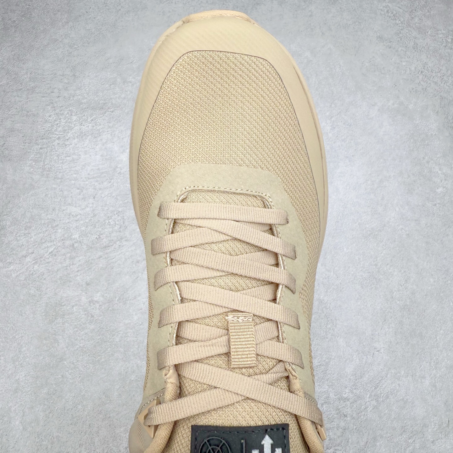 图片[4]-＃HP DESCENTE GORE-TEX 迪桑特时尚舒适百搭防滑耐磨低帮生活休闲鞋 DESCENTE（迪桑特）创立于1935年，品牌名取自法语词汇，意为“滑降”。品牌箭头标识代表滑雪的三种技术“高速直线滑行”、“穿越”和“侧滑”，也寓意品牌在打造高端专业运动产品中不断追求完美的创新精神，致力于成为中国高端专业滑雪、综训、女子、铁人三项、高尔夫的第一品牌。尺码：39 40 40.5 41 42 42.5 43 44 44.5 45-选品中心