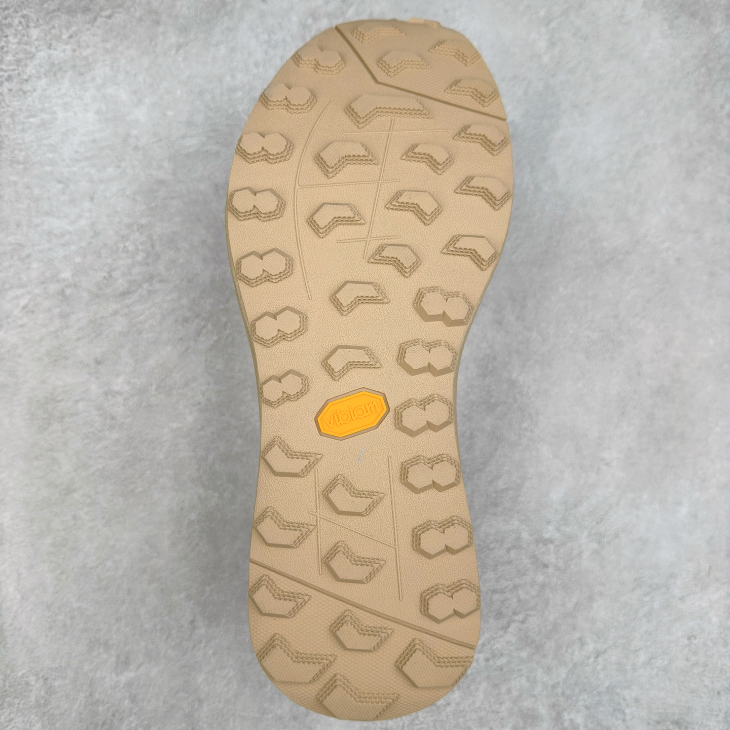 图片[9]-＃HP DESCENTE GORE-TEX 迪桑特时尚舒适百搭防滑耐磨低帮生活休闲鞋 DESCENTE（迪桑特）创立于1935年，品牌名取自法语词汇，意为“滑降”。品牌箭头标识代表滑雪的三种技术“高速直线滑行”、“穿越”和“侧滑”，也寓意品牌在打造高端专业运动产品中不断追求完美的创新精神，致力于成为中国高端专业滑雪、综训、女子、铁人三项、高尔夫的第一品牌。尺码：39 40 40.5 41 42 42.5 43 44 44.5 45-选品中心