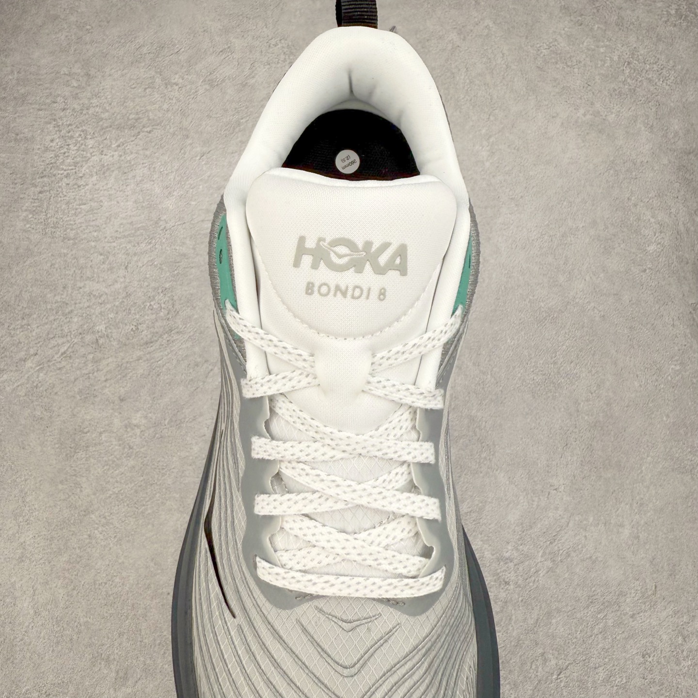 图片[5]-＃HK纯原 HOKA ONE ONE Bondi 8 邦代八代缓震网面耐磨低帮跑步鞋 原始的 Bondi 缓震和线条在这里 提供该特许经营权众所周知的柔软、平衡的乘坐体验 Bondi 使用加长的摇杆微调几何形状 以获得更大的加速度 同时由于采用碳纤维板 还可以提供更平稳的脚趾离地 尺码：36 36.5 37.5 38 38.5 39 40 40.5 41 42 42.5 43 44 44.5 45-选品中心