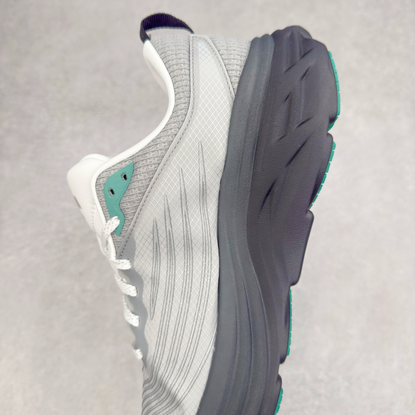 图片[7]-＃HK纯原 HOKA ONE ONE Bondi 8 邦代八代缓震网面耐磨低帮跑步鞋 原始的 Bondi 缓震和线条在这里 提供该特许经营权众所周知的柔软、平衡的乘坐体验 Bondi 使用加长的摇杆微调几何形状 以获得更大的加速度 同时由于采用碳纤维板 还可以提供更平稳的脚趾离地 尺码：36 36.5 37.5 38 38.5 39 40 40.5 41 42 42.5 43 44 44.5 45-选品中心