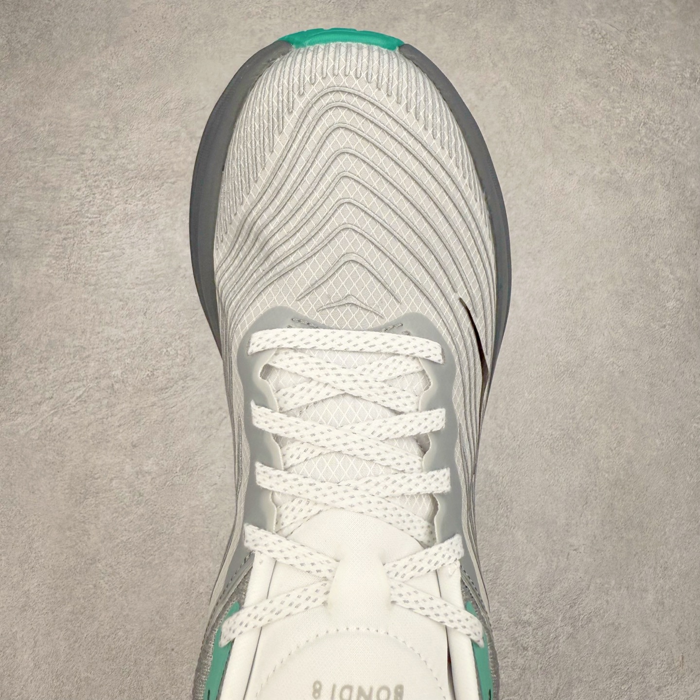 图片[4]-＃HK纯原 HOKA ONE ONE Bondi 8 邦代八代缓震网面耐磨低帮跑步鞋 原始的 Bondi 缓震和线条在这里 提供该特许经营权众所周知的柔软、平衡的乘坐体验 Bondi 使用加长的摇杆微调几何形状 以获得更大的加速度 同时由于采用碳纤维板 还可以提供更平稳的脚趾离地 尺码：36 36.5 37.5 38 38.5 39 40 40.5 41 42 42.5 43 44 44.5 45-选品中心