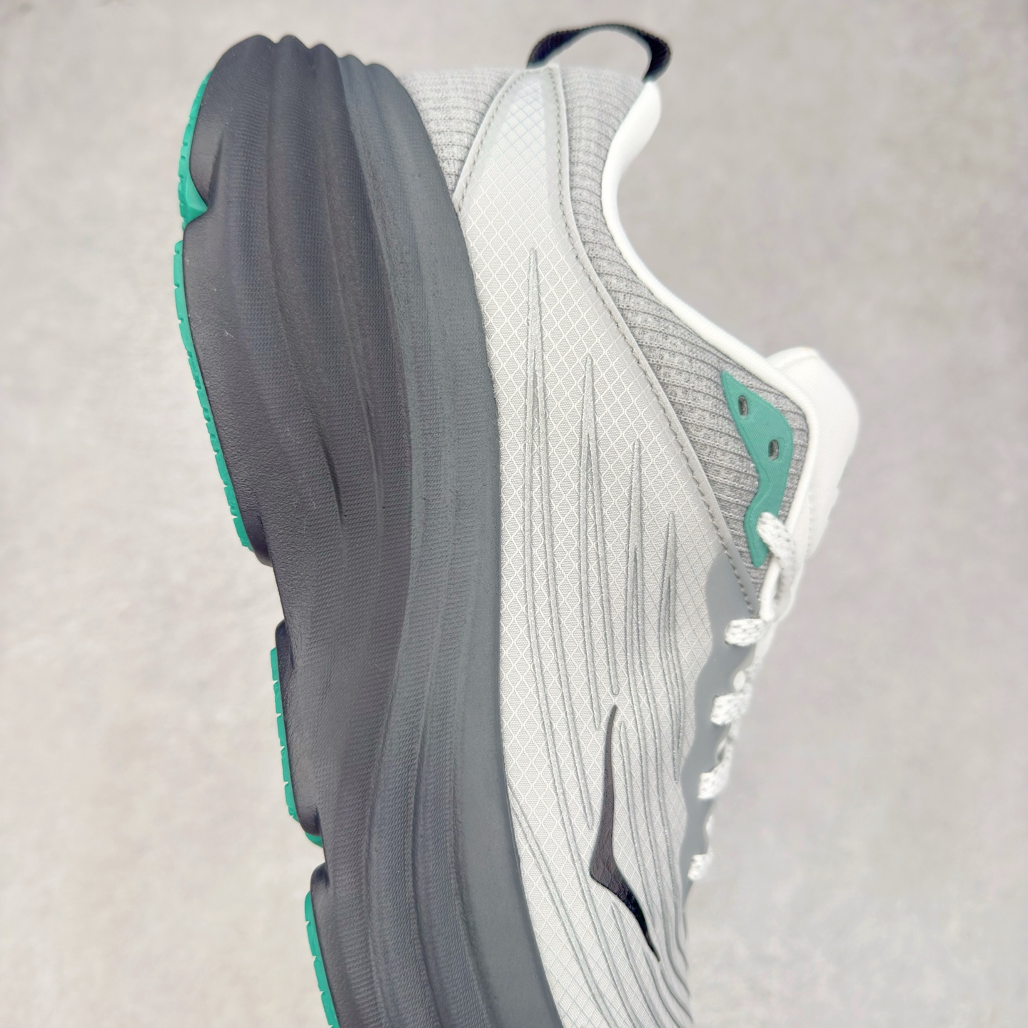 图片[6]-＃HK纯原 HOKA ONE ONE Bondi 8 邦代八代缓震网面耐磨低帮跑步鞋 原始的 Bondi 缓震和线条在这里 提供该特许经营权众所周知的柔软、平衡的乘坐体验 Bondi 使用加长的摇杆微调几何形状 以获得更大的加速度 同时由于采用碳纤维板 还可以提供更平稳的脚趾离地 尺码：36 36.5 37.5 38 38.5 39 40 40.5 41 42 42.5 43 44 44.5 45-选品中心