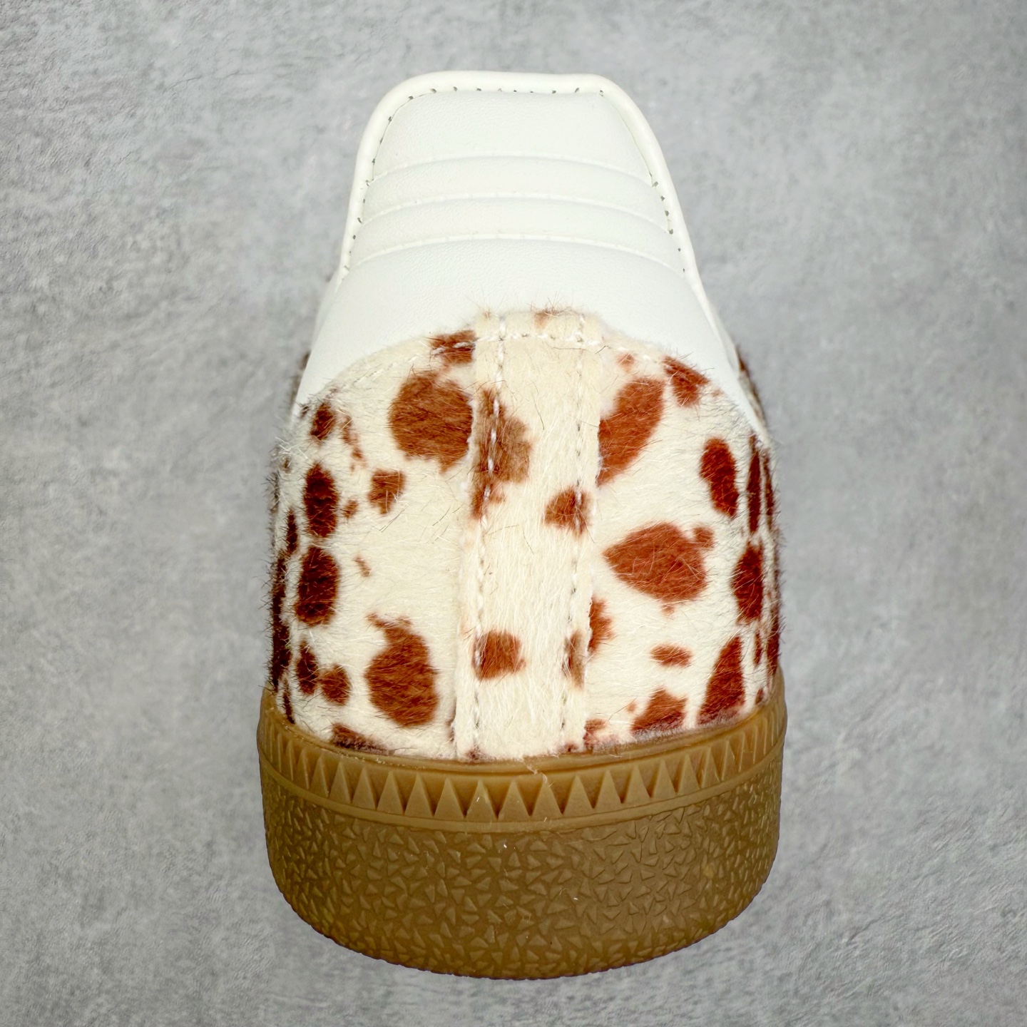 图片[8]-AD Original Samba OG 复古经典轻便板鞋 JS3931 这款桑巴鞋展示了高质量的工艺 带有装饰的超锁缝制和无缝的手感 柔软、柔软的皮革造型和标志性的3条纹完成了精致的外观 正规合身鞋带 鞋面上有绒面鞋垫 橡胶鞋底 享受正畸套筒软感 自50年代首次亮相以来就一直在赢得粉丝的青睐 尺码：36 36.5 37.5 38 38.5 39 40 40.5 41 42 42.5 43 44 44.5 45-选品中心