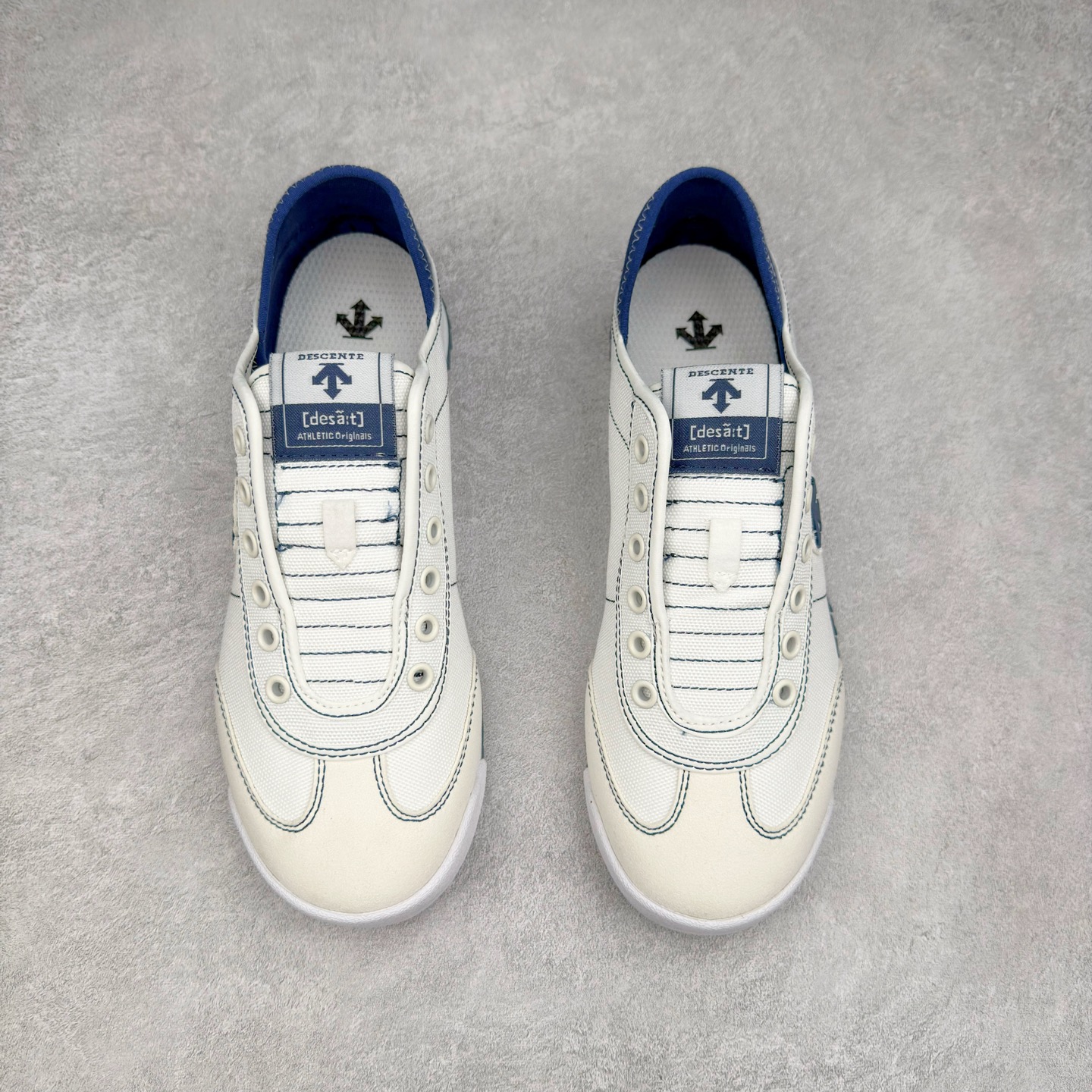 图片[2]-DESCENTE Sport Style Chron Racer迪桑特舒适百搭防滑耐磨低帮生活休闲鞋 是一款集复古与现代于一体的低帮跑步鞋 简洁的牛皮鞋面不仅彰显出时尚的质感 还适用于多种场合的穿搭 这款鞋子的透气性能极佳 轻质弹性鞋底则提供了良好的舒适度和耐磨性 使你在行走或跑步时都能感受到脚底的柔软与支撑 尺码：36 36.5 37.5 38 38.5 39 40 40.5 41 42 42.5 43 44 44.5 45-选品中心