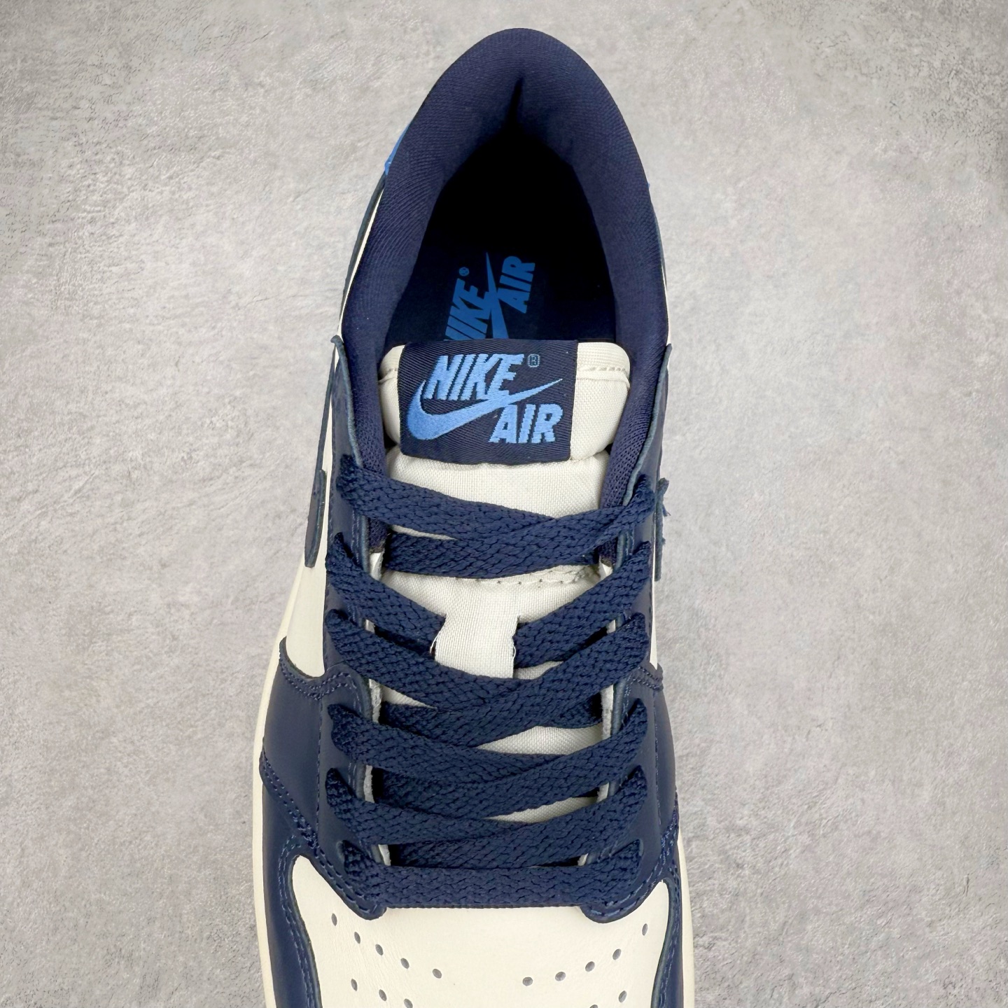 图片[5]-＃DT纯原 Air Jordan AJ1 Retro Low OG 黑曜石低帮 CZ0790-400 外贸特供 原楦原纸板开发 极致一眼正品既视感 原厂皮料 原厂拉帮工艺 全部采用原厂电脑车 针距 边距完全同步原鞋 特供皮料一致原鞋 鞋面清洁度最高QC检验标准 控制溢胶 飞翼3D高频深度立体 鞋盒、防尘纸 均采购来自原厂 尺码：36 36.5 37.5 38 38.5 39 40 40.5 41 42 42.5 43 44 44.5 45 46 47.5-选品中心