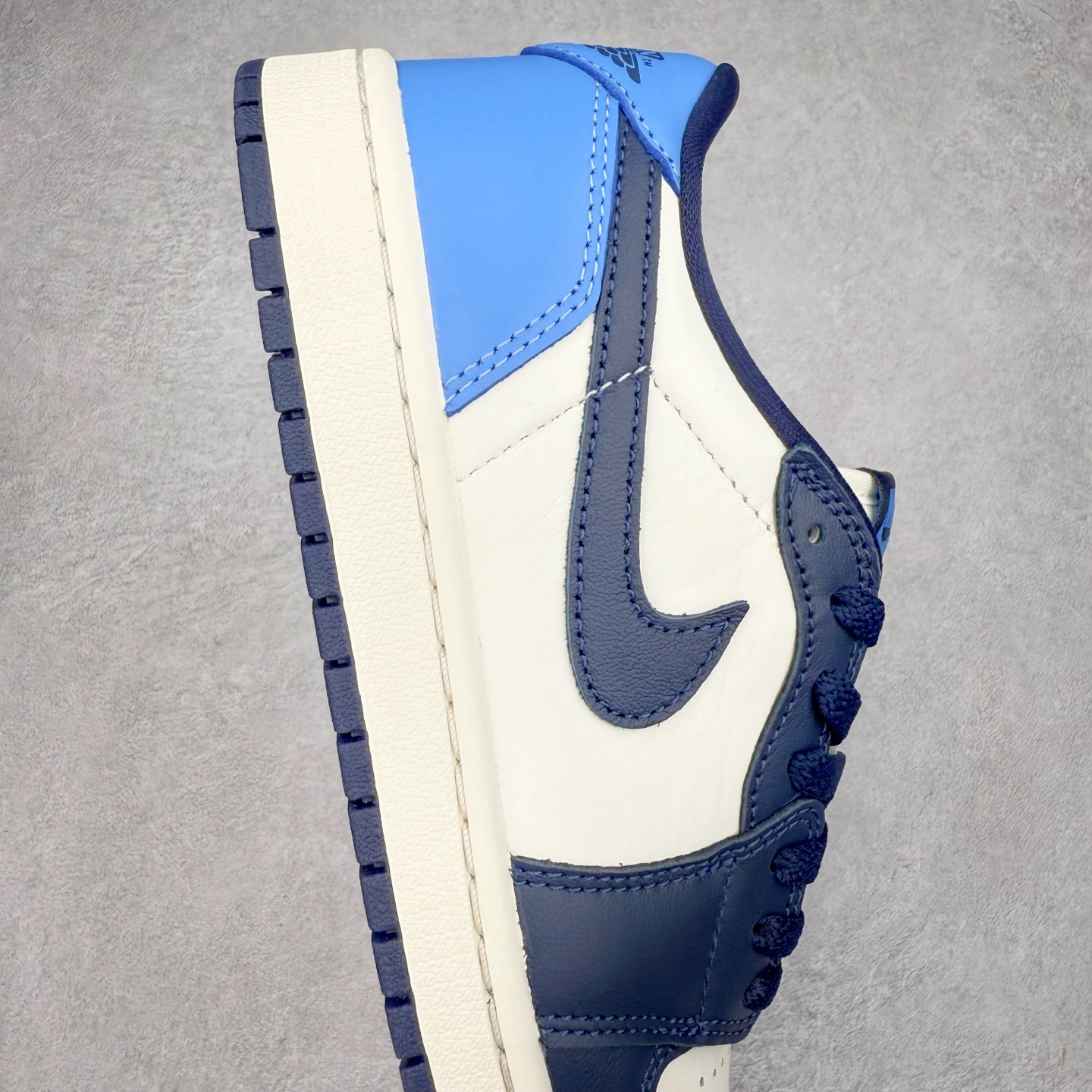 图片[6]-＃DT纯原 Air Jordan AJ1 Retro Low OG 黑曜石低帮 CZ0790-400 外贸特供 原楦原纸板开发 极致一眼正品既视感 原厂皮料 原厂拉帮工艺 全部采用原厂电脑车 针距 边距完全同步原鞋 特供皮料一致原鞋 鞋面清洁度最高QC检验标准 控制溢胶 飞翼3D高频深度立体 鞋盒、防尘纸 均采购来自原厂 尺码：36 36.5 37.5 38 38.5 39 40 40.5 41 42 42.5 43 44 44.5 45 46 47.5-选品中心