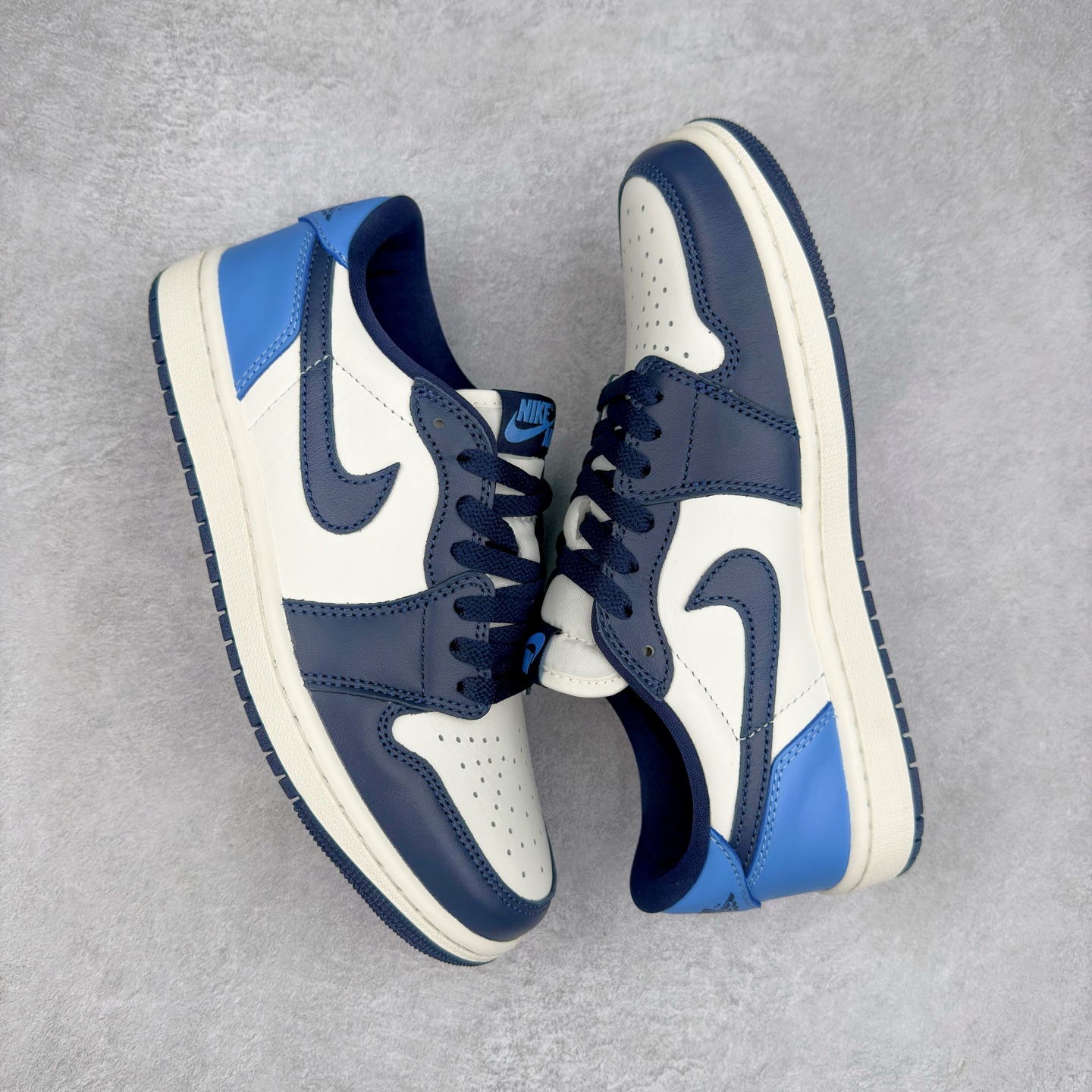 图片[3]-＃DT纯原 Air Jordan AJ1 Retro Low OG 黑曜石低帮 CZ0790-400 外贸特供 原楦原纸板开发 极致一眼正品既视感 原厂皮料 原厂拉帮工艺 全部采用原厂电脑车 针距 边距完全同步原鞋 特供皮料一致原鞋 鞋面清洁度最高QC检验标准 控制溢胶 飞翼3D高频深度立体 鞋盒、防尘纸 均采购来自原厂 尺码：36 36.5 37.5 38 38.5 39 40 40.5 41 42 42.5 43 44 44.5 45 46 47.5-选品中心