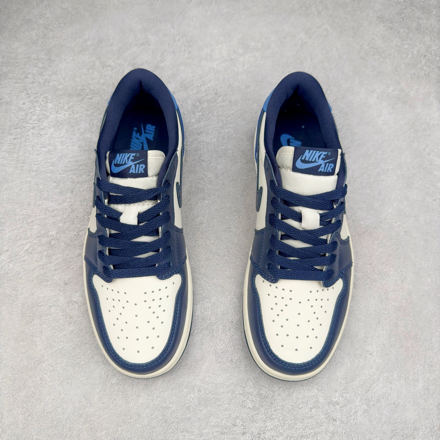 图片[2]-＃DT纯原 Air Jordan AJ1 Retro Low OG 黑曜石低帮 CZ0790-400 外贸特供 原楦原纸板开发 极致一眼正品既视感 原厂皮料 原厂拉帮工艺 全部采用原厂电脑车 针距 边距完全同步原鞋 特供皮料一致原鞋 鞋面清洁度最高QC检验标准 控制溢胶 飞翼3D高频深度立体 鞋盒、防尘纸 均采购来自原厂 尺码：36 36.5 37.5 38 38.5 39 40 40.5 41 42 42.5 43 44 44.5 45 46 47.5-选品中心
