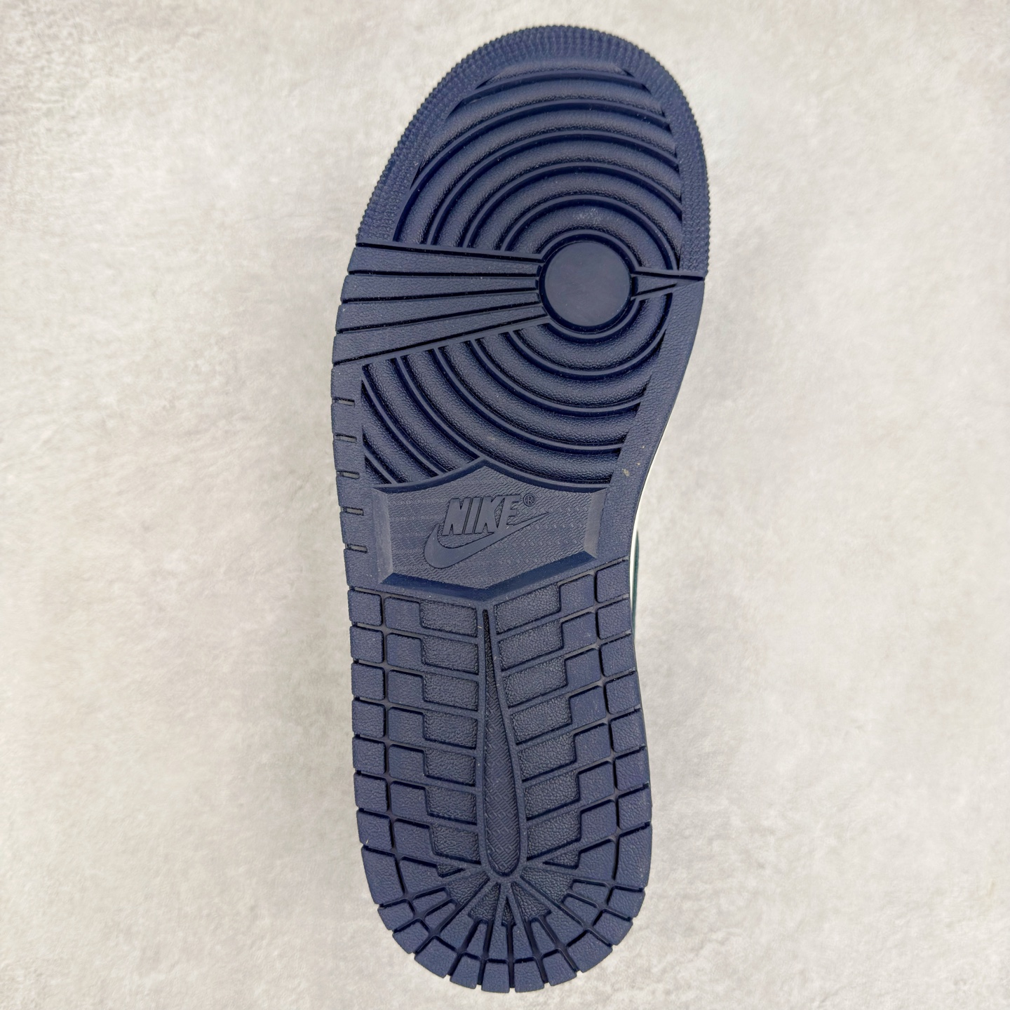 图片[9]-＃DT纯原 Air Jordan AJ1 Retro Low OG 黑曜石低帮 CZ0790-400 外贸特供 原楦原纸板开发 极致一眼正品既视感 原厂皮料 原厂拉帮工艺 全部采用原厂电脑车 针距 边距完全同步原鞋 特供皮料一致原鞋 鞋面清洁度最高QC检验标准 控制溢胶 飞翼3D高频深度立体 鞋盒、防尘纸 均采购来自原厂 尺码：36 36.5 37.5 38 38.5 39 40 40.5 41 42 42.5 43 44 44.5 45 46 47.5-选品中心