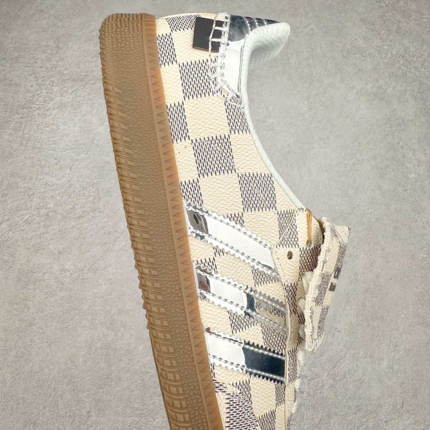 图片[6]-AD Original Samba OG 复古经典轻便板鞋 定制配色 这款桑巴鞋展示了高质量的工艺 带有装饰的超锁缝制和无缝的手感 柔软、柔软的皮革造型和标志性的3条纹完成了精致的外观 正规合身鞋带 鞋面上有绒面鞋垫 橡胶鞋底 享受正畸套筒软感 自50年代首次亮相以来就一直在赢得粉丝的青睐 尺码：36 36.5 37.5 38 38.5 39 40 40.5 41 42 42.5 43 44 44.5 45-选品中心