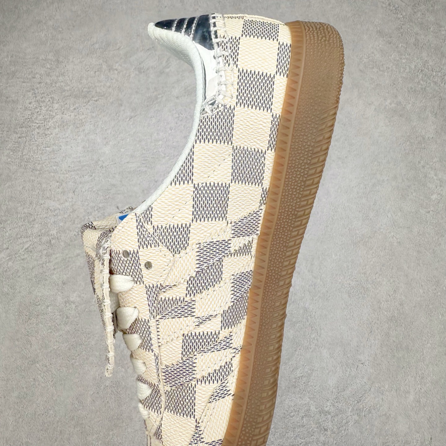 图片[7]-AD Original Samba OG 复古经典轻便板鞋 定制配色 这款桑巴鞋展示了高质量的工艺 带有装饰的超锁缝制和无缝的手感 柔软、柔软的皮革造型和标志性的3条纹完成了精致的外观 正规合身鞋带 鞋面上有绒面鞋垫 橡胶鞋底 享受正畸套筒软感 自50年代首次亮相以来就一直在赢得粉丝的青睐 尺码：36 36.5 37.5 38 38.5 39 40 40.5 41 42 42.5 43 44 44.5 45-选品中心