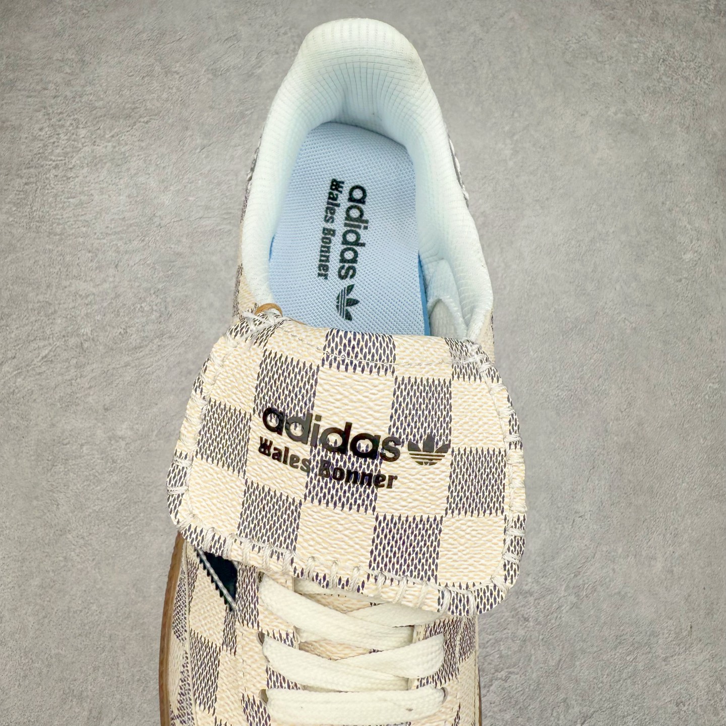 图片[5]-AD Original Samba OG 复古经典轻便板鞋 定制配色 这款桑巴鞋展示了高质量的工艺 带有装饰的超锁缝制和无缝的手感 柔软、柔软的皮革造型和标志性的3条纹完成了精致的外观 正规合身鞋带 鞋面上有绒面鞋垫 橡胶鞋底 享受正畸套筒软感 自50年代首次亮相以来就一直在赢得粉丝的青睐 尺码：36 36.5 37.5 38 38.5 39 40 40.5 41 42 42.5 43 44 44.5 45-选品中心