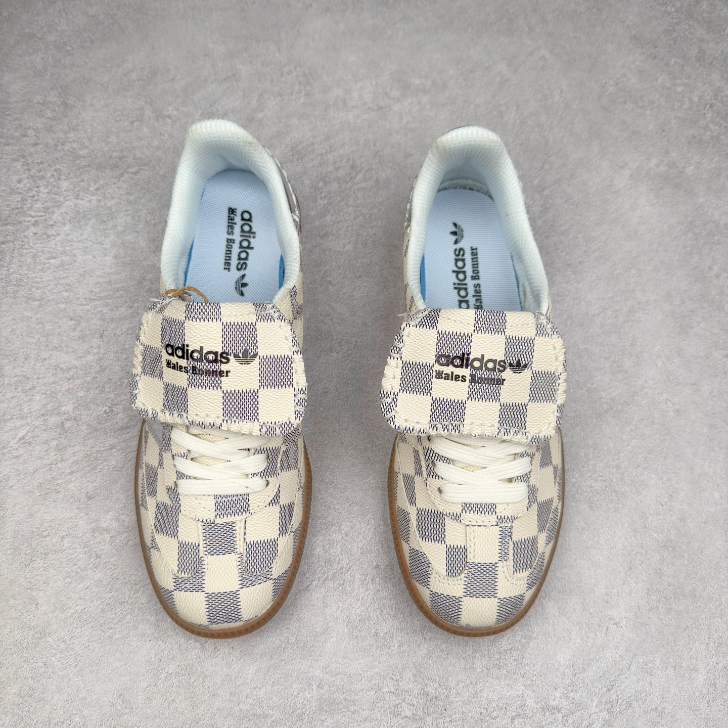 图片[2]-AD Original Samba OG 复古经典轻便板鞋 定制配色 这款桑巴鞋展示了高质量的工艺 带有装饰的超锁缝制和无缝的手感 柔软、柔软的皮革造型和标志性的3条纹完成了精致的外观 正规合身鞋带 鞋面上有绒面鞋垫 橡胶鞋底 享受正畸套筒软感 自50年代首次亮相以来就一直在赢得粉丝的青睐 尺码：36 36.5 37.5 38 38.5 39 40 40.5 41 42 42.5 43 44 44.5 45-选品中心