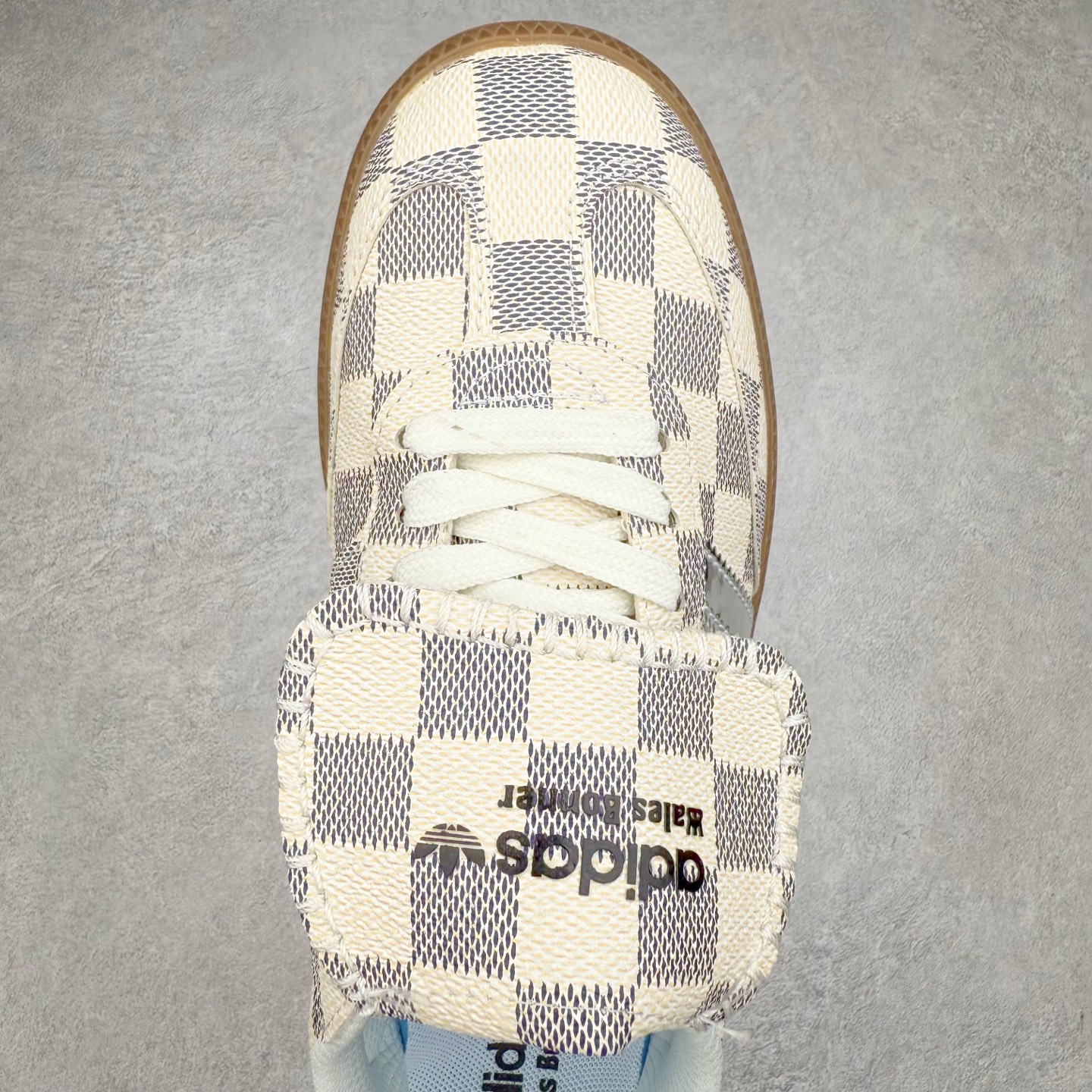 图片[4]-AD Original Samba OG 复古经典轻便板鞋 定制配色 这款桑巴鞋展示了高质量的工艺 带有装饰的超锁缝制和无缝的手感 柔软、柔软的皮革造型和标志性的3条纹完成了精致的外观 正规合身鞋带 鞋面上有绒面鞋垫 橡胶鞋底 享受正畸套筒软感 自50年代首次亮相以来就一直在赢得粉丝的青睐 尺码：36 36.5 37.5 38 38.5 39 40 40.5 41 42 42.5 43 44 44.5 45-选品中心