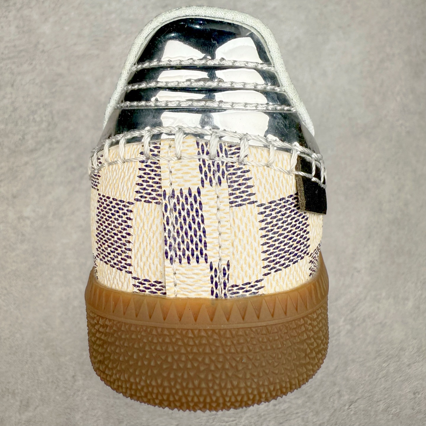 图片[8]-AD Original Samba OG 复古经典轻便板鞋 定制配色 这款桑巴鞋展示了高质量的工艺 带有装饰的超锁缝制和无缝的手感 柔软、柔软的皮革造型和标志性的3条纹完成了精致的外观 正规合身鞋带 鞋面上有绒面鞋垫 橡胶鞋底 享受正畸套筒软感 自50年代首次亮相以来就一直在赢得粉丝的青睐 尺码：36 36.5 37.5 38 38.5 39 40 40.5 41 42 42.5 43 44 44.5 45-选品中心