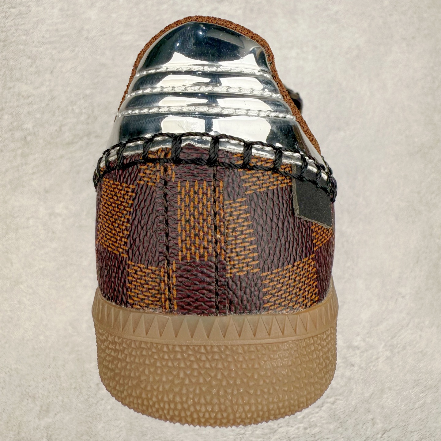 图片[8]-AD Original Samba OG 复古经典轻便板鞋 定制配色 这款桑巴鞋展示了高质量的工艺 带有装饰的超锁缝制和无缝的手感 柔软、柔软的皮革造型和标志性的3条纹完成了精致的外观 正规合身鞋带 鞋面上有绒面鞋垫 橡胶鞋底 享受正畸套筒软感 自50年代首次亮相以来就一直在赢得粉丝的青睐 尺码：36 36.5 37.5 38 38.5 39 40 40.5 41 42 42.5 43 44 44.5 45-选品中心