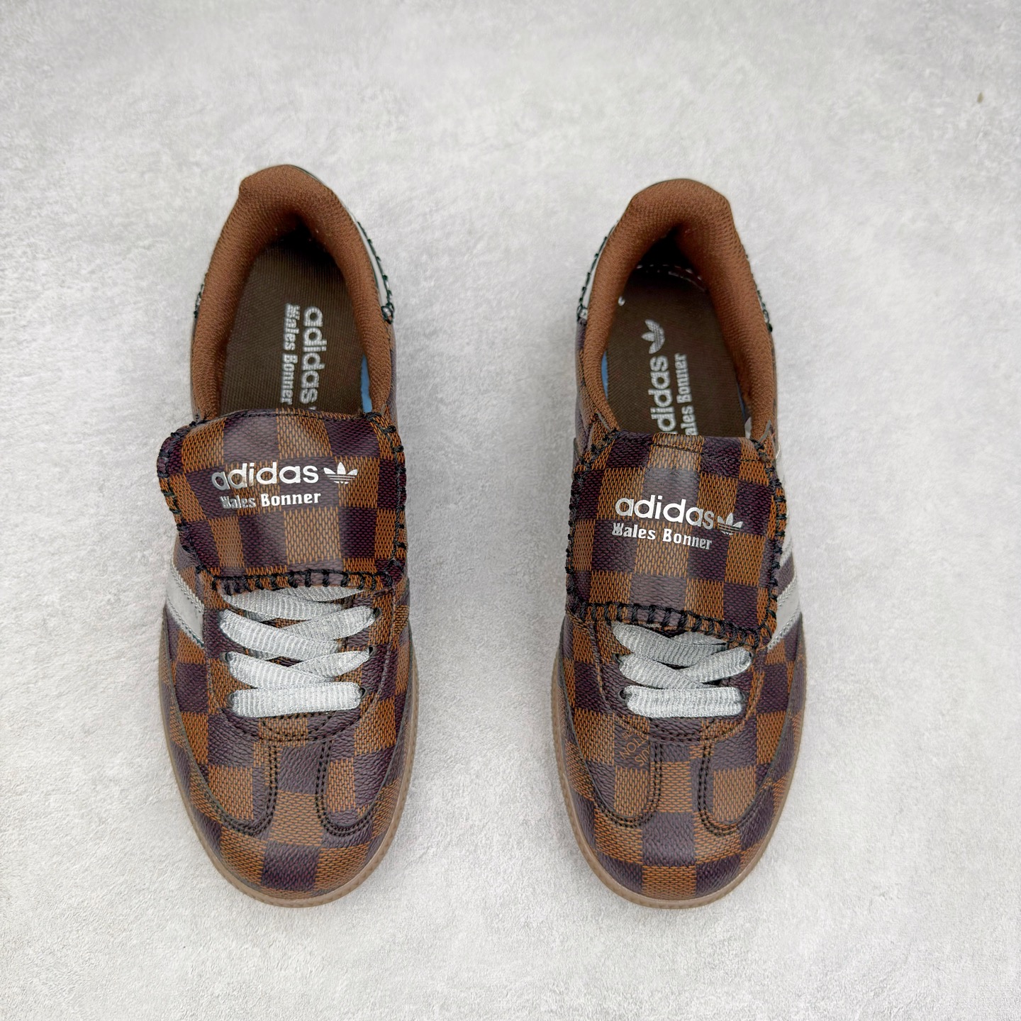 图片[2]-AD Original Samba OG 复古经典轻便板鞋 定制配色 这款桑巴鞋展示了高质量的工艺 带有装饰的超锁缝制和无缝的手感 柔软、柔软的皮革造型和标志性的3条纹完成了精致的外观 正规合身鞋带 鞋面上有绒面鞋垫 橡胶鞋底 享受正畸套筒软感 自50年代首次亮相以来就一直在赢得粉丝的青睐 尺码：36 36.5 37.5 38 38.5 39 40 40.5 41 42 42.5 43 44 44.5 45-选品中心