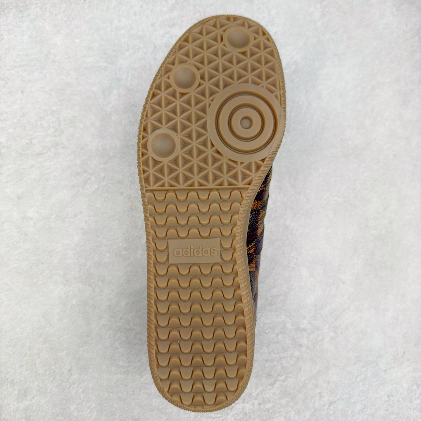 图片[9]-AD Original Samba OG 复古经典轻便板鞋 定制配色 这款桑巴鞋展示了高质量的工艺 带有装饰的超锁缝制和无缝的手感 柔软、柔软的皮革造型和标志性的3条纹完成了精致的外观 正规合身鞋带 鞋面上有绒面鞋垫 橡胶鞋底 享受正畸套筒软感 自50年代首次亮相以来就一直在赢得粉丝的青睐 尺码：36 36.5 37.5 38 38.5 39 40 40.5 41 42 42.5 43 44 44.5 45-选品中心