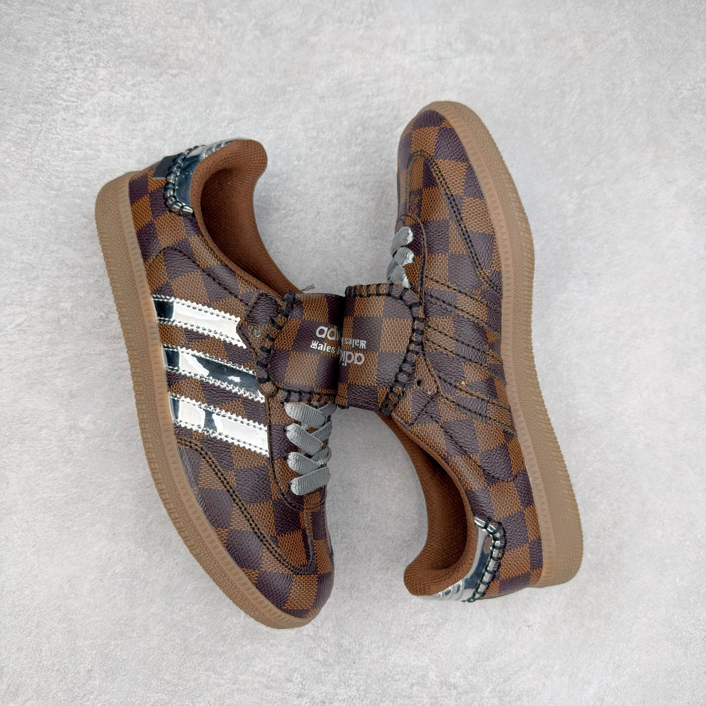 图片[3]-AD Original Samba OG 复古经典轻便板鞋 定制配色 这款桑巴鞋展示了高质量的工艺 带有装饰的超锁缝制和无缝的手感 柔软、柔软的皮革造型和标志性的3条纹完成了精致的外观 正规合身鞋带 鞋面上有绒面鞋垫 橡胶鞋底 享受正畸套筒软感 自50年代首次亮相以来就一直在赢得粉丝的青睐 尺码：36 36.5 37.5 38 38.5 39 40 40.5 41 42 42.5 43 44 44.5 45-选品中心