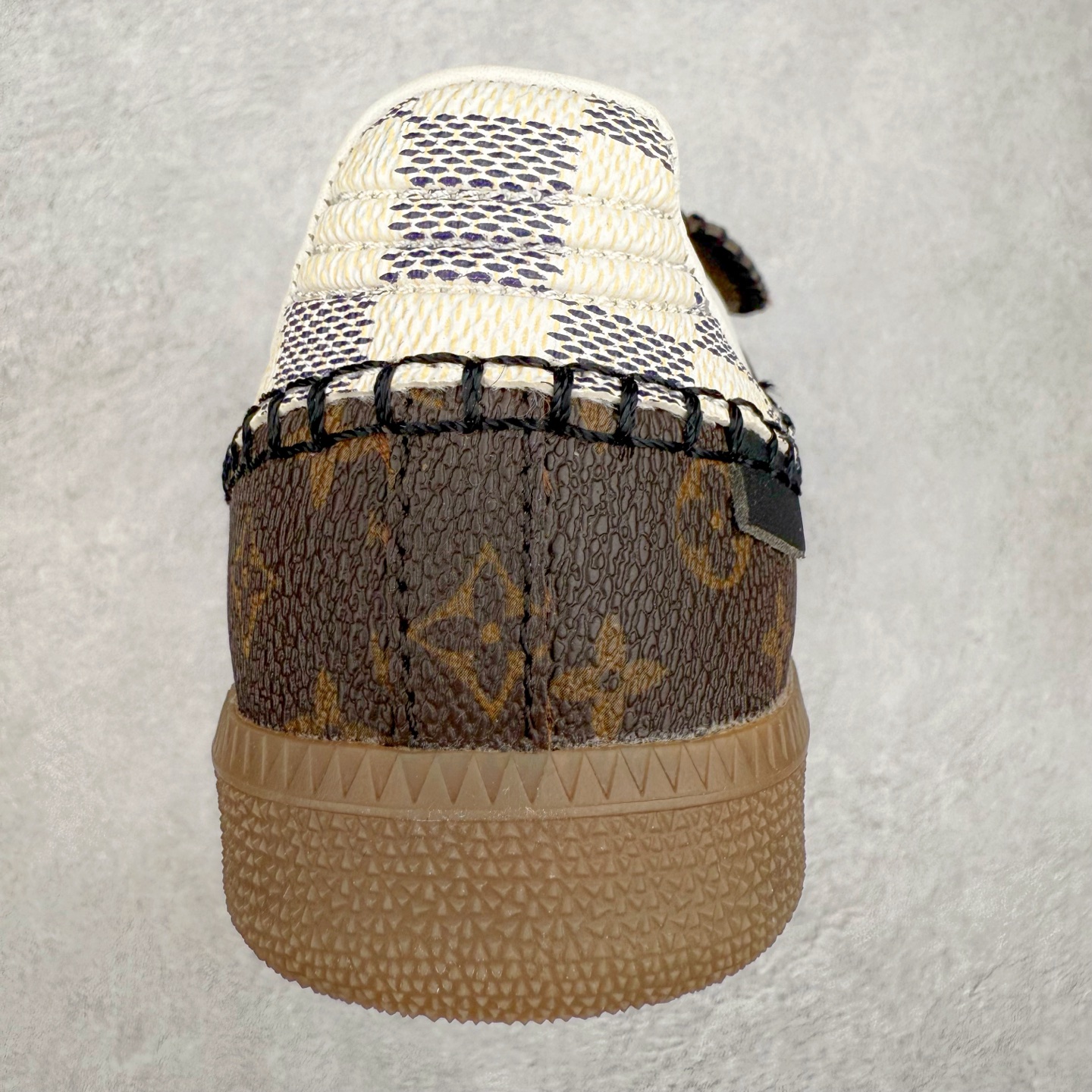 图片[8]-AD Original Samba OG 复古经典轻便板鞋 定制配色 这款桑巴鞋展示了高质量的工艺 带有装饰的超锁缝制和无缝的手感 柔软、柔软的皮革造型和标志性的3条纹完成了精致的外观 正规合身鞋带 鞋面上有绒面鞋垫 橡胶鞋底 享受正畸套筒软感 自50年代首次亮相以来就一直在赢得粉丝的青睐 尺码：36 36.5 37.5 38 38.5 39 40 40.5 41 42 42.5 43 44 44.5 45-选品中心