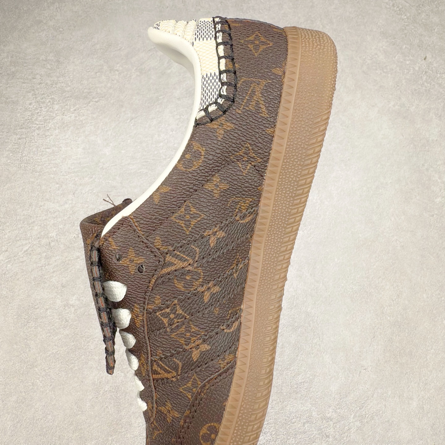 图片[7]-AD Original Samba OG 复古经典轻便板鞋 定制配色 这款桑巴鞋展示了高质量的工艺 带有装饰的超锁缝制和无缝的手感 柔软、柔软的皮革造型和标志性的3条纹完成了精致的外观 正规合身鞋带 鞋面上有绒面鞋垫 橡胶鞋底 享受正畸套筒软感 自50年代首次亮相以来就一直在赢得粉丝的青睐 尺码：36 36.5 37.5 38 38.5 39 40 40.5 41 42 42.5 43 44 44.5 45-选品中心