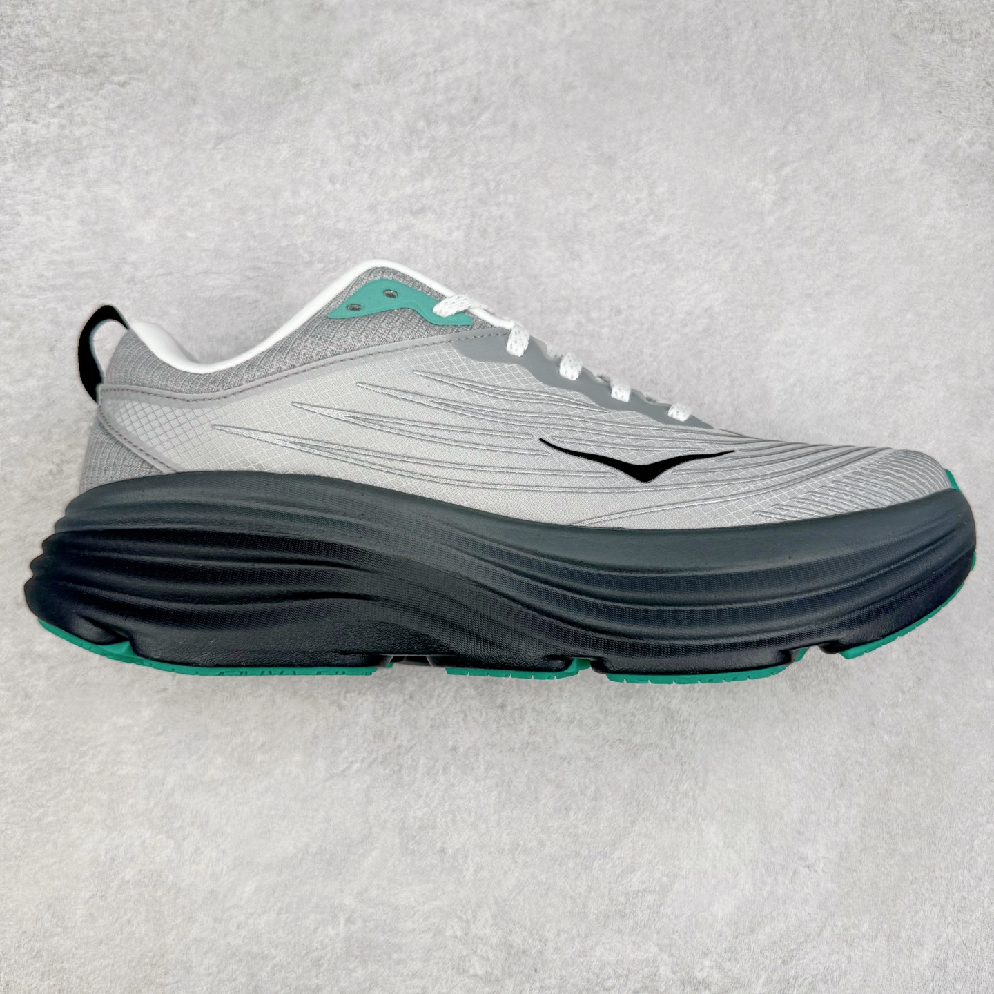 ＃HK纯原 HOKA ONE ONE Bondi 8 邦代八代缓震网面耐磨低帮跑步鞋 原始的 Bondi 缓震和线条在这里 提供该特许经营权众所周知的柔软、平衡的乘坐体验 Bondi 使用加长的摇杆微调几何形状 以获得更大的加速度 同时由于采用碳纤维板 还可以提供更平稳的脚趾离地 尺码：36 36.5 37.5 38 38.5 39 40 40.5 41 42 42.5 43 44 44.5 45-选品中心