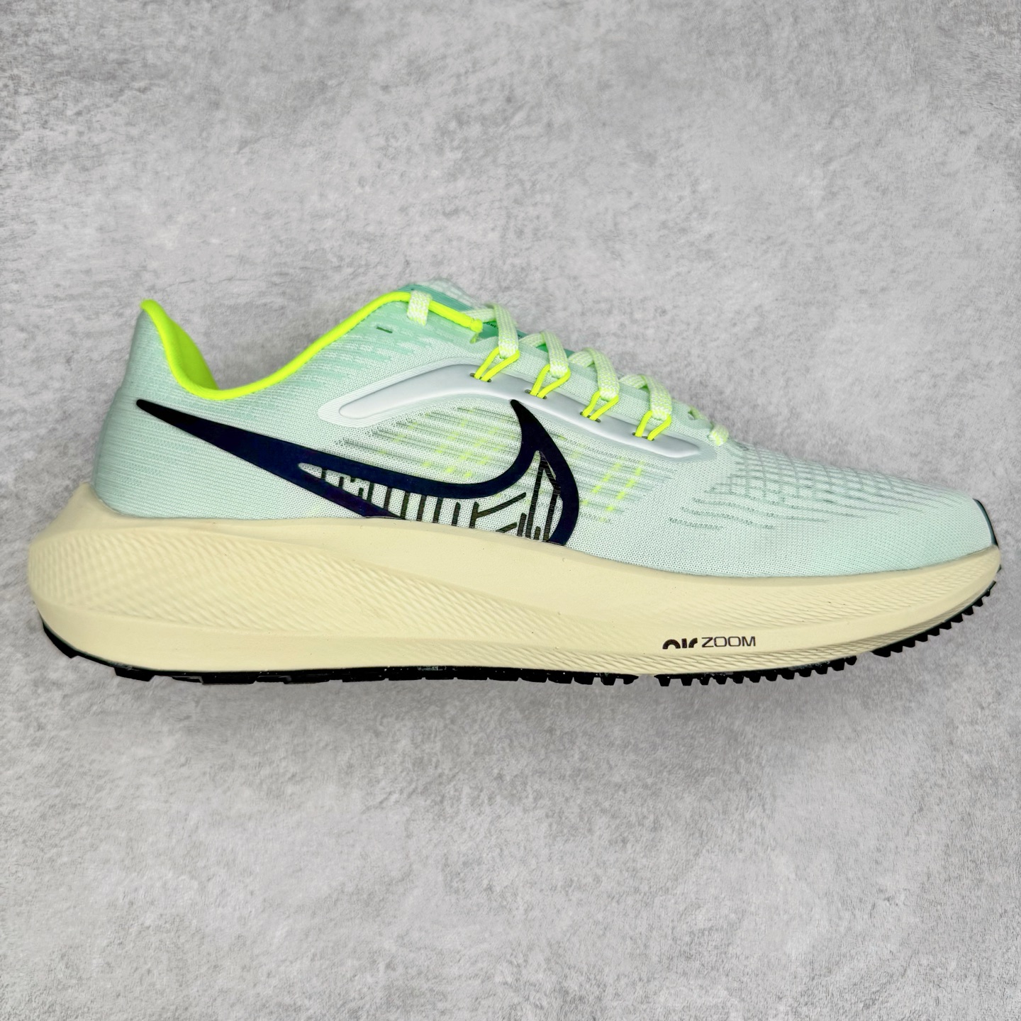 图片[3]-＃TG纯原 NK Zoom Pegasus 飞马39代马拉松系列网面透气缓震疾速跑鞋 独家渠道 市面未流通批次 奥莱直播间499 599一样的东西 碾压市面现存所有版本 公司一样的东西 超值回馈 帮你省钱 拥有 Zoom Air 一如既往的稳定感和流畅感 鞋面采用工程网眼设计 为特定高热区域营造出色透气性 进一步增加鞋面的穿孔数量 让足部能够快速散热 中足搭配 Flywire 飞线 在高速运动时营造舒适稳定的贴合感 内置Zoon气垫加持 动力十足 尺码：36 36.5 37.5 38 38.5 39 40 40.5 41 42 42.5 43 44 44.5 45-选品中心