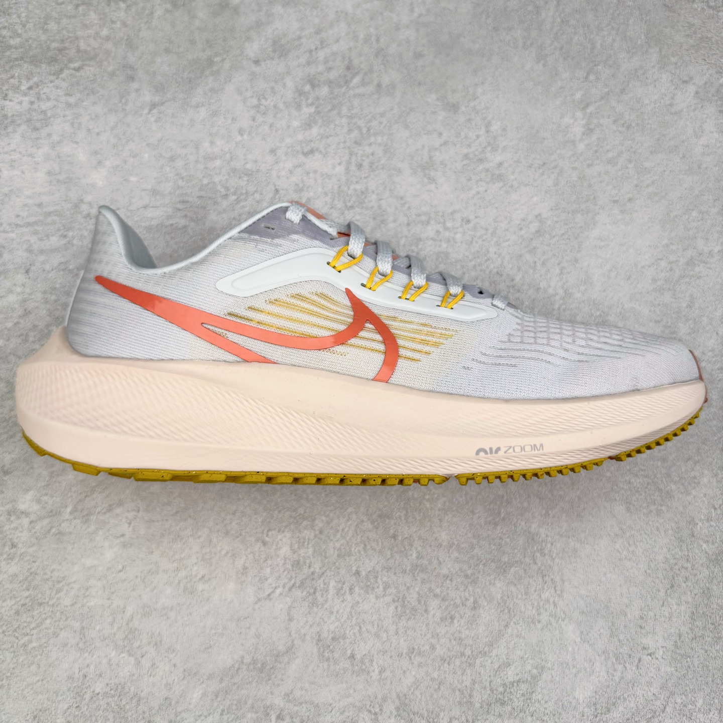 图片[6]-＃TG纯原 NK Zoom Pegasus 飞马39代马拉松系列网面透气缓震疾速跑鞋 独家渠道 市面未流通批次 奥莱直播间499 599一样的东西 碾压市面现存所有版本 公司一样的东西 超值回馈 帮你省钱 拥有 Zoom Air 一如既往的稳定感和流畅感 鞋面采用工程网眼设计 为特定高热区域营造出色透气性 进一步增加鞋面的穿孔数量 让足部能够快速散热 中足搭配 Flywire 飞线 在高速运动时营造舒适稳定的贴合感 内置Zoon气垫加持 动力十足 尺码：36 36.5 37.5 38 38.5 39 40 40.5 41 42 42.5 43 44 44.5 45-选品中心