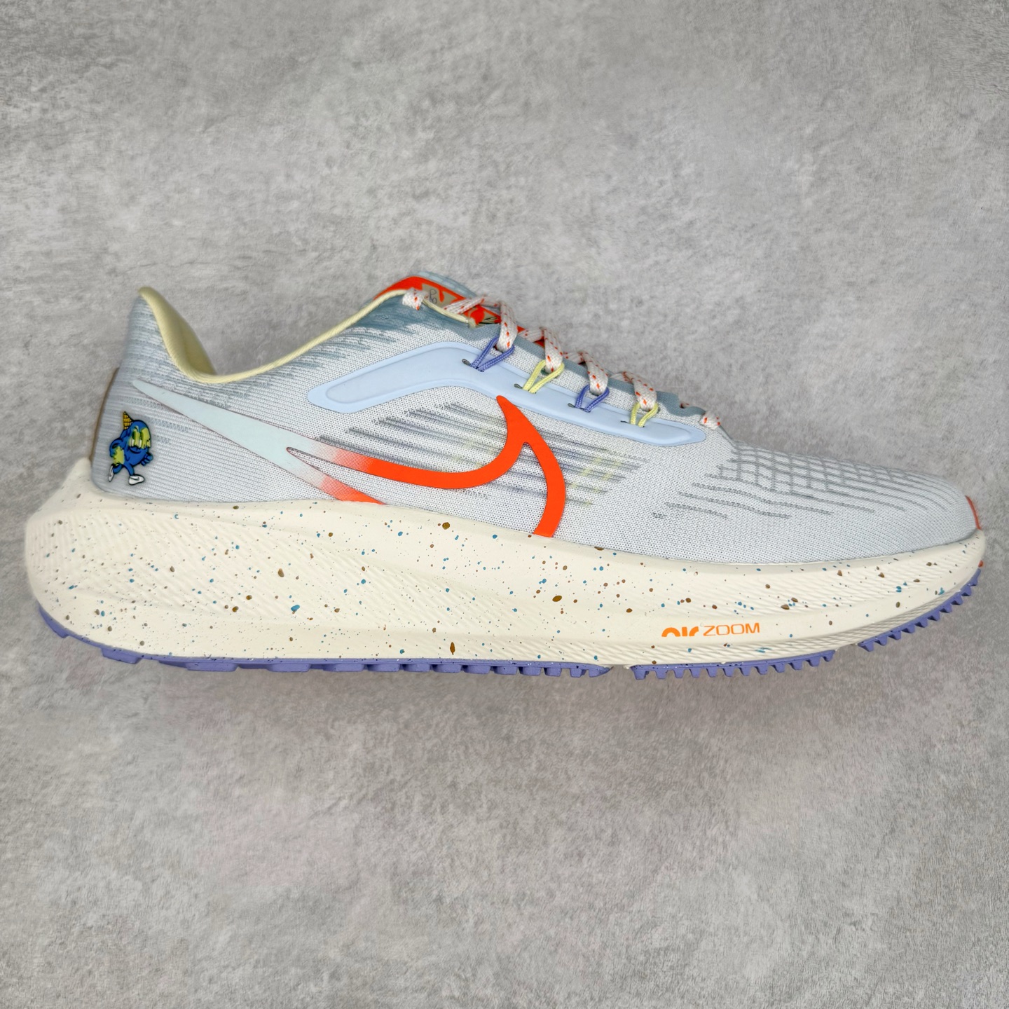 ＃TG纯原 NK Zoom Pegasus 飞马39代马拉松系列网面透气缓震疾速跑鞋 独家渠道 市面未流通批次 奥莱直播间499 599一样的东西 碾压市面现存所有版本 公司一样的东西 超值回馈 帮你省钱 拥有 Zoom Air 一如既往的稳定感和流畅感 鞋面采用工程网眼设计 为特定高热区域营造出色透气性 进一步增加鞋面的穿孔数量 让足部能够快速散热 中足搭配 Flywire 飞线 在高速运动时营造舒适稳定的贴合感 内置Zoon气垫加持 动力十足 尺码：36 36.5 37.5 38 38.5 39 40 40.5 41 42 42.5 43 44 44.5 45-选品中心