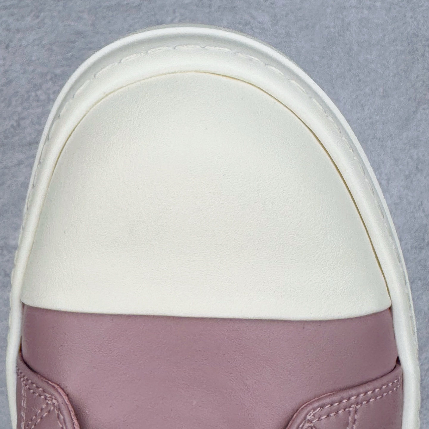 图片[17]-＃DG纯原 Rick Owens FogachineGeobasket 瑞克·欧文斯高帮皮面时尚运动板鞋 白粉 二级市场已经7K以上 平台客户随意卖四位数 RO广东原厂出品 纯原天花板 原版一比一复刻 冲正绝不翻车 还原度达到百分之98以上 原楦开发纸版版型 ZP拆解原版1：1复模裁片纸版 力求做到0错位 这样才能达到和zp一致的鞋型味道 采用进口cnc数控机床开发对版独家tpu奶香大底 区别于市场所有版本 zp同源全头层粒面小牛皮 达到和zp一致手感 原厂进口细纹布 万邦订购原厂高弹粉红色海绵 内里搭配软质细腻羊皮 TPU高密度大底 软硬度透光度高已经测试和原版一致 尺码：36 37 38 39 40 41 42 43 44 45 46-选品中心