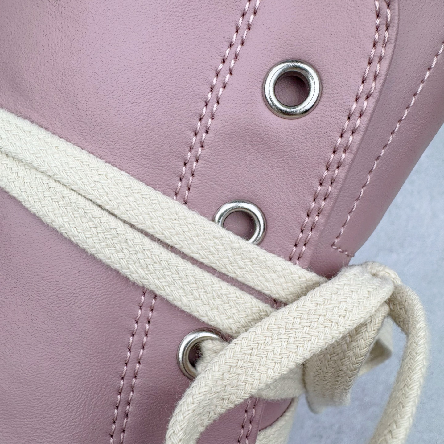 图片[20]-＃DG纯原 Rick Owens FogachineGeobasket 瑞克·欧文斯高帮皮面时尚运动板鞋 白粉 二级市场已经7K以上 平台客户随意卖四位数 RO广东原厂出品 纯原天花板 原版一比一复刻 冲正绝不翻车 还原度达到百分之98以上 原楦开发纸版版型 ZP拆解原版1：1复模裁片纸版 力求做到0错位 这样才能达到和zp一致的鞋型味道 采用进口cnc数控机床开发对版独家tpu奶香大底 区别于市场所有版本 zp同源全头层粒面小牛皮 达到和zp一致手感 原厂进口细纹布 万邦订购原厂高弹粉红色海绵 内里搭配软质细腻羊皮 TPU高密度大底 软硬度透光度高已经测试和原版一致 尺码：36 37 38 39 40 41 42 43 44 45 46-选品中心