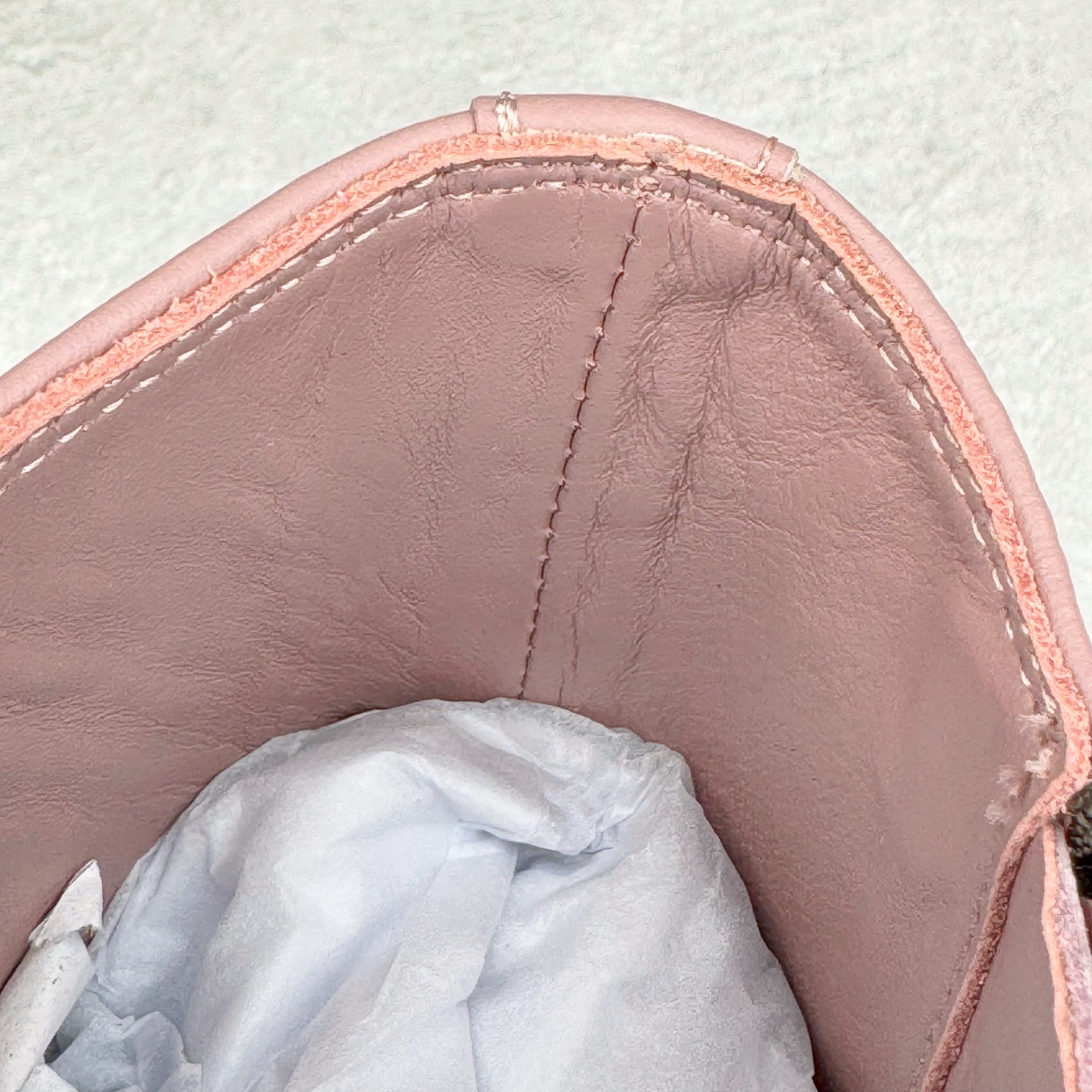 图片[10]-＃DG纯原 Rick Owens FogachineGeobasket 瑞克·欧文斯高帮皮面时尚运动板鞋 白粉 二级市场已经7K以上 平台客户随意卖四位数 RO广东原厂出品 纯原天花板 原版一比一复刻 冲正绝不翻车 还原度达到百分之98以上 原楦开发纸版版型 ZP拆解原版1：1复模裁片纸版 力求做到0错位 这样才能达到和zp一致的鞋型味道 采用进口cnc数控机床开发对版独家tpu奶香大底 区别于市场所有版本 zp同源全头层粒面小牛皮 达到和zp一致手感 原厂进口细纹布 万邦订购原厂高弹粉红色海绵 内里搭配软质细腻羊皮 TPU高密度大底 软硬度透光度高已经测试和原版一致 尺码：36 37 38 39 40 41 42 43 44 45 46-选品中心