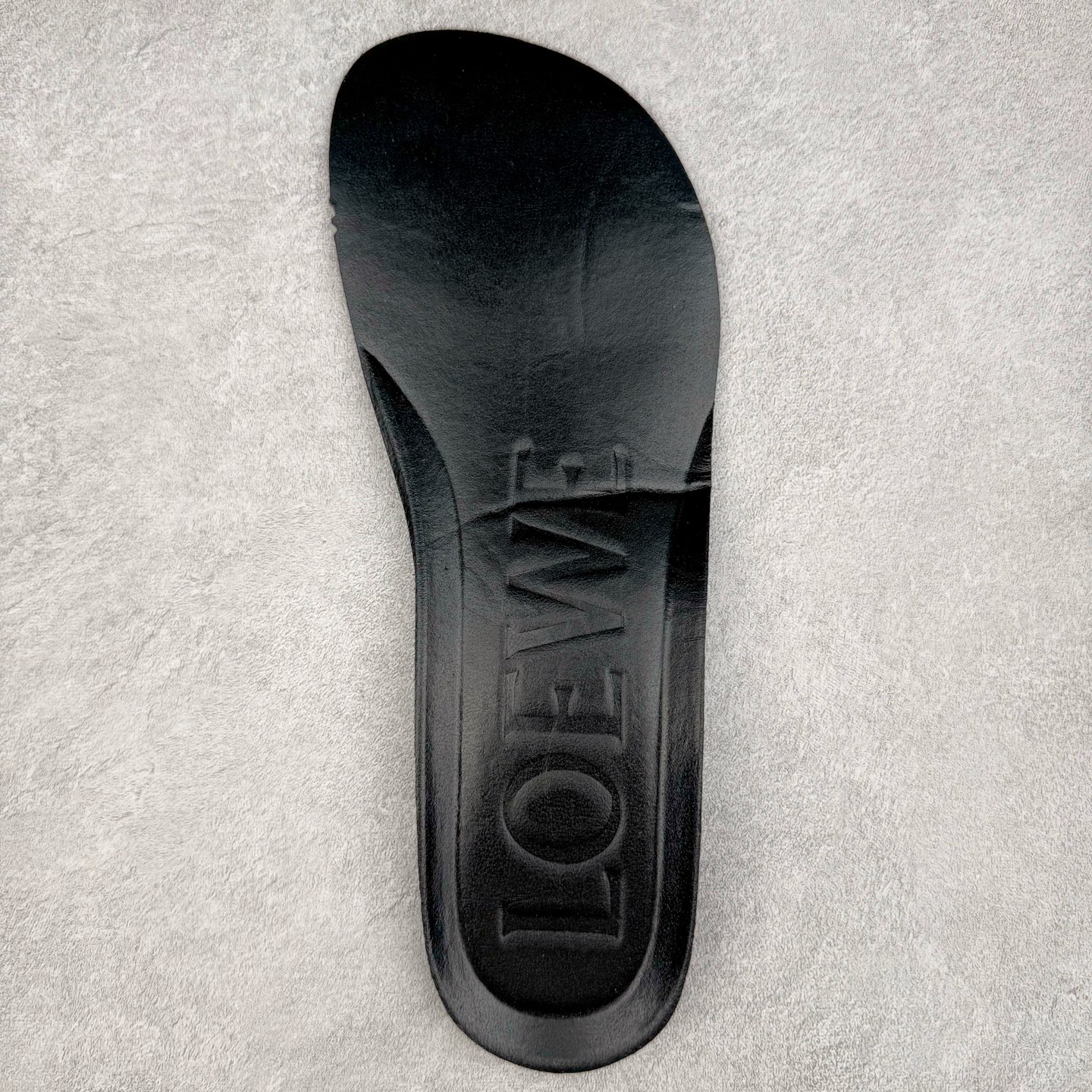 图片[19]-＃K纯原 LOEWE 2025 | Ballet Runner 2.0 罗意威新款芭蕾舞鞋拼色德训鞋阿甘鞋 全套原纸板楦头开发 后跟3D注塑橡胶LOEWE徽标 原厂数据大底磨具 进口羊皮内里加鞋垫 磁吸翻盖盒 内配帆布防尘袋 配件齐全 官方一致 原装纸板中底 带采用反绒牛皮革拼接头层皮饰片鞋面材质 鞋身原装高密度防刮防水尼龙面料 不对称鞋头造型 作为LOEWE的标志性设计 超柔软轻便且灵活的鞋底 新的波浪纹理橡胶外底 延伸至鞋头 升级的柔软皮革内衬和鞋床 提供最大舒适感 后跟有3D注塑橡胶徽标 真皮和皮料混搭彰显复古风格 拼色拼接鞋面 非常高级隐藏式小内增高 脚后跟设计新颖 柔软舒适 会被评为年度最舒适的暴走鞋 如履平地 内娱明星杨幂等众多同款上脚 小红书 一系列素材图 极具爆款 尺码：35 36 37 38 39 40 41 42 43 44 45-选品中心