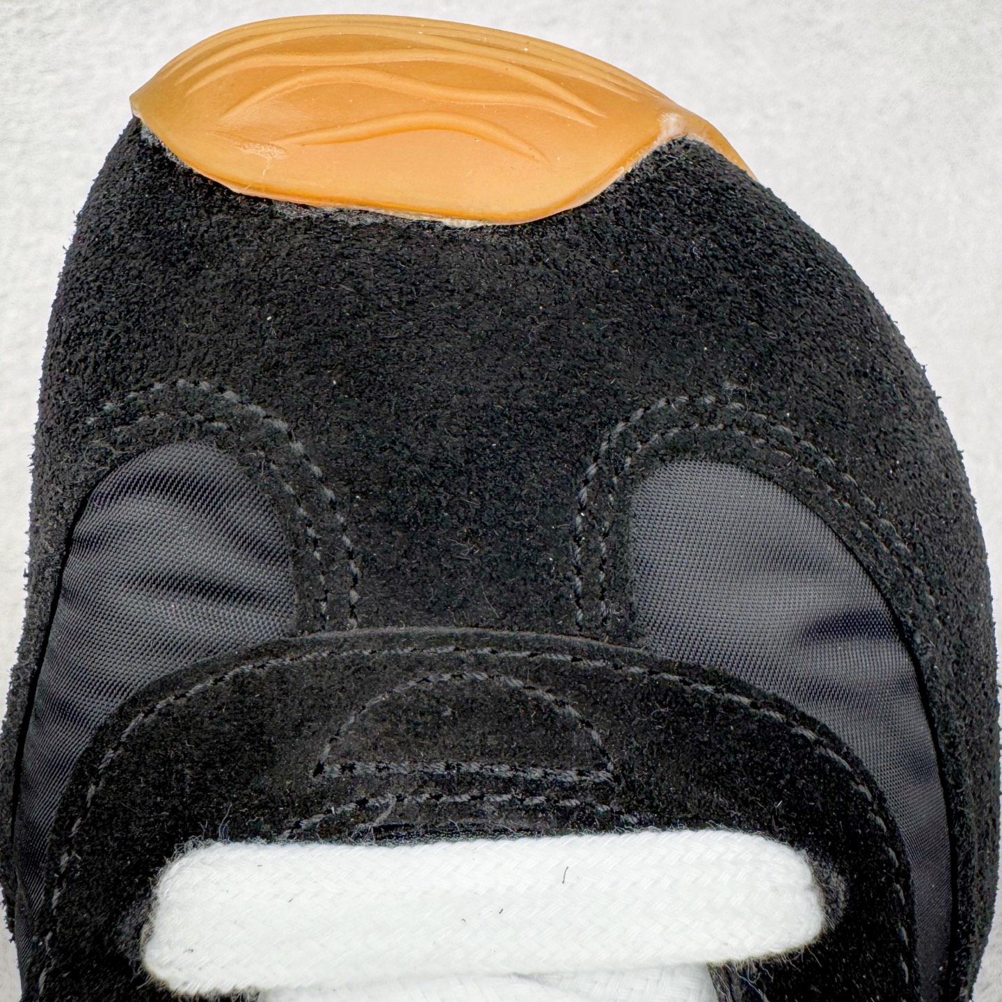 图片[11]-＃K纯原 LOEWE 2025 | Ballet Runner 2.0 罗意威新款芭蕾舞鞋拼色德训鞋阿甘鞋 全套原纸板楦头开发 后跟3D注塑橡胶LOEWE徽标 原厂数据大底磨具 进口羊皮内里加鞋垫 磁吸翻盖盒 内配帆布防尘袋 配件齐全 官方一致 原装纸板中底 带采用反绒牛皮革拼接头层皮饰片鞋面材质 鞋身原装高密度防刮防水尼龙面料 不对称鞋头造型 作为LOEWE的标志性设计 超柔软轻便且灵活的鞋底 新的波浪纹理橡胶外底 延伸至鞋头 升级的柔软皮革内衬和鞋床 提供最大舒适感 后跟有3D注塑橡胶徽标 真皮和皮料混搭彰显复古风格 拼色拼接鞋面 非常高级隐藏式小内增高 脚后跟设计新颖 柔软舒适 会被评为年度最舒适的暴走鞋 如履平地 内娱明星杨幂等众多同款上脚 小红书 一系列素材图 极具爆款 尺码：35 36 37 38 39 40 41 42 43 44 45-选品中心