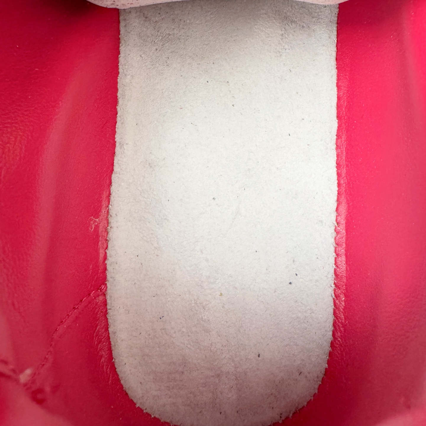 图片[19]-＃K纯原 LOEWE 2025 | Ballet Runner 2.0 罗意威新款芭蕾舞鞋拼色德训鞋阿甘鞋 全套原纸板楦头开发 后跟3D注塑橡胶LOEWE徽标 原厂数据大底磨具 进口羊皮内里加鞋垫 磁吸翻盖盒 内配帆布防尘袋 配件齐全 官方一致 原装纸板中底 带采用反绒牛皮革拼接头层皮饰片鞋面材质 鞋身原装高密度防刮防水尼龙面料 不对称鞋头造型 作为LOEWE的标志性设计 超柔软轻便且灵活的鞋底 新的波浪纹理橡胶外底 延伸至鞋头 升级的柔软皮革内衬和鞋床 提供最大舒适感 后跟有3D注塑橡胶徽标 真皮和皮料混搭彰显复古风格 拼色拼接鞋面 非常高级隐藏式小内增高 脚后跟设计新颖 柔软舒适 会被评为年度最舒适的暴走鞋 如履平地 内娱明星杨幂等众多同款上脚 小红书 一系列素材图 极具爆款 尺码：35 36 37 38 39 40 41 42 43 44 45-选品中心