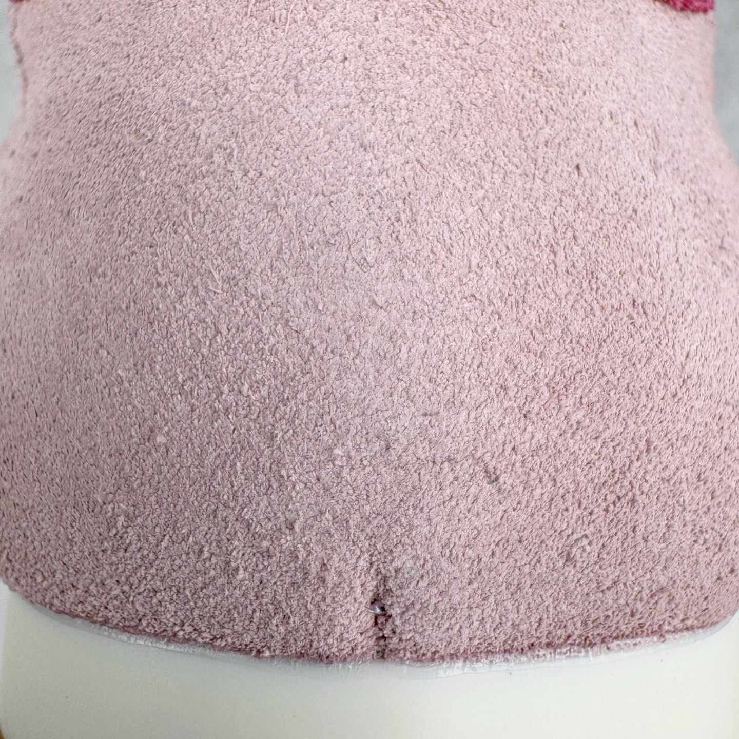 图片[16]-＃K纯原 LOEWE 2025 | Ballet Runner 2.0 罗意威新款芭蕾舞鞋拼色德训鞋阿甘鞋 全套原纸板楦头开发 后跟3D注塑橡胶LOEWE徽标 原厂数据大底磨具 进口羊皮内里加鞋垫 磁吸翻盖盒 内配帆布防尘袋 配件齐全 官方一致 原装纸板中底 带采用反绒牛皮革拼接头层皮饰片鞋面材质 鞋身原装高密度防刮防水尼龙面料 不对称鞋头造型 作为LOEWE的标志性设计 超柔软轻便且灵活的鞋底 新的波浪纹理橡胶外底 延伸至鞋头 升级的柔软皮革内衬和鞋床 提供最大舒适感 后跟有3D注塑橡胶徽标 真皮和皮料混搭彰显复古风格 拼色拼接鞋面 非常高级隐藏式小内增高 脚后跟设计新颖 柔软舒适 会被评为年度最舒适的暴走鞋 如履平地 内娱明星杨幂等众多同款上脚 小红书 一系列素材图 极具爆款 尺码：35 36 37 38 39 40 41 42 43 44 45-选品中心