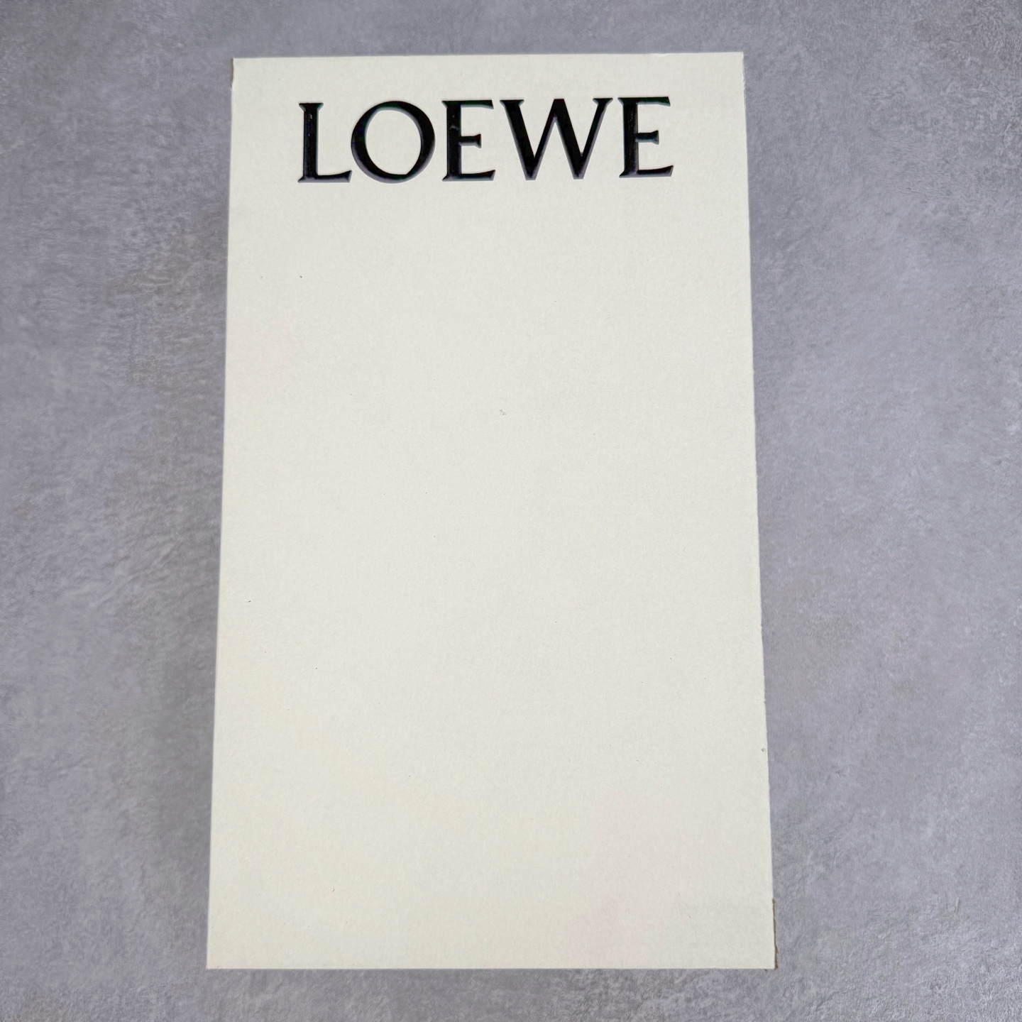 图片[10]-＃K纯原 LOEWE 2025 | Ballet Runner 2.0 罗意威新款芭蕾舞鞋拼色德训鞋阿甘鞋 全套原纸板楦头开发 后跟3D注塑橡胶LOEWE徽标 原厂数据大底磨具 进口羊皮内里加鞋垫 磁吸翻盖盒 内配帆布防尘袋 配件齐全 官方一致 原装纸板中底 带采用反绒牛皮革拼接头层皮饰片鞋面材质 鞋身原装高密度防刮防水尼龙面料 不对称鞋头造型 作为LOEWE的标志性设计 超柔软轻便且灵活的鞋底 新的波浪纹理橡胶外底 延伸至鞋头 升级的柔软皮革内衬和鞋床 提供最大舒适感 后跟有3D注塑橡胶徽标 真皮和皮料混搭彰显复古风格 拼色拼接鞋面 非常高级隐藏式小内增高 脚后跟设计新颖 柔软舒适 会被评为年度最舒适的暴走鞋 如履平地 内娱明星杨幂等众多同款上脚 小红书 一系列素材图 极具爆款 尺码：35 36 37 38 39 40 41 42 43 44 45-选品中心