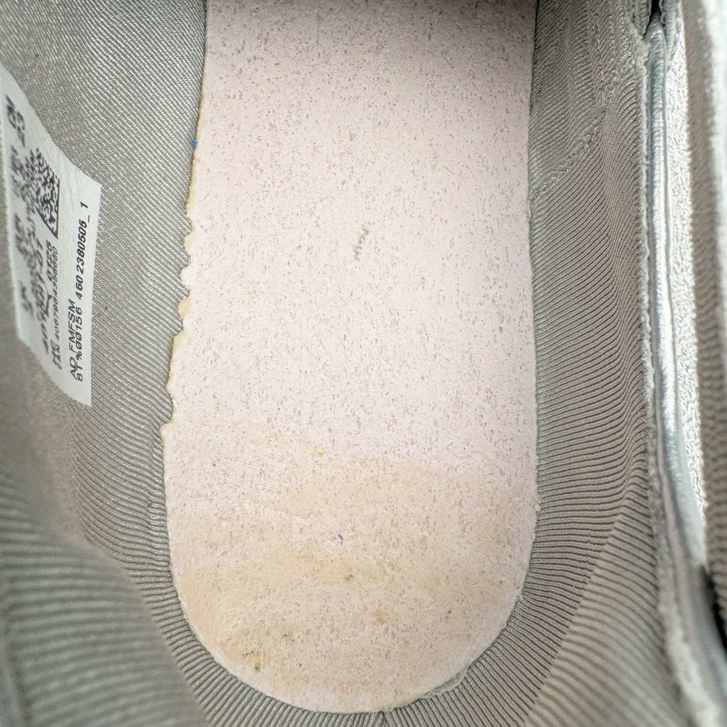 图片[11]-＃S2 PUMA Speedcat Ballerina 彪马柔软舒适防滑耐磨低帮生活休闲鞋芭蕾舞鞋单鞋玛丽珍鞋 这次，PUMA决定再对Speedcat来一次创新，以芭蕾舞鞋为灵感，将芭蕾舞鞋的灵动与轻盈感与赛车鞋融为一体，带来极具个性的全新鞋款Speedcat Ballerina。Speedcat Ballerina由Speedcat去除鞋舌、鞋带以及部分鞋侧位打造而成，鞋带部分被改为如同芭蕾鞋般的交叉弹性带，PUMA的标志依旧设计于鞋侧旁，整个鞋款外观变得更加优雅。Speedcat Ballerina 还汲取了赛车鞋的抓地设计，配备经典橡胶大底。尺码：36 37 37.5 38 38.5 39 40-选品中心