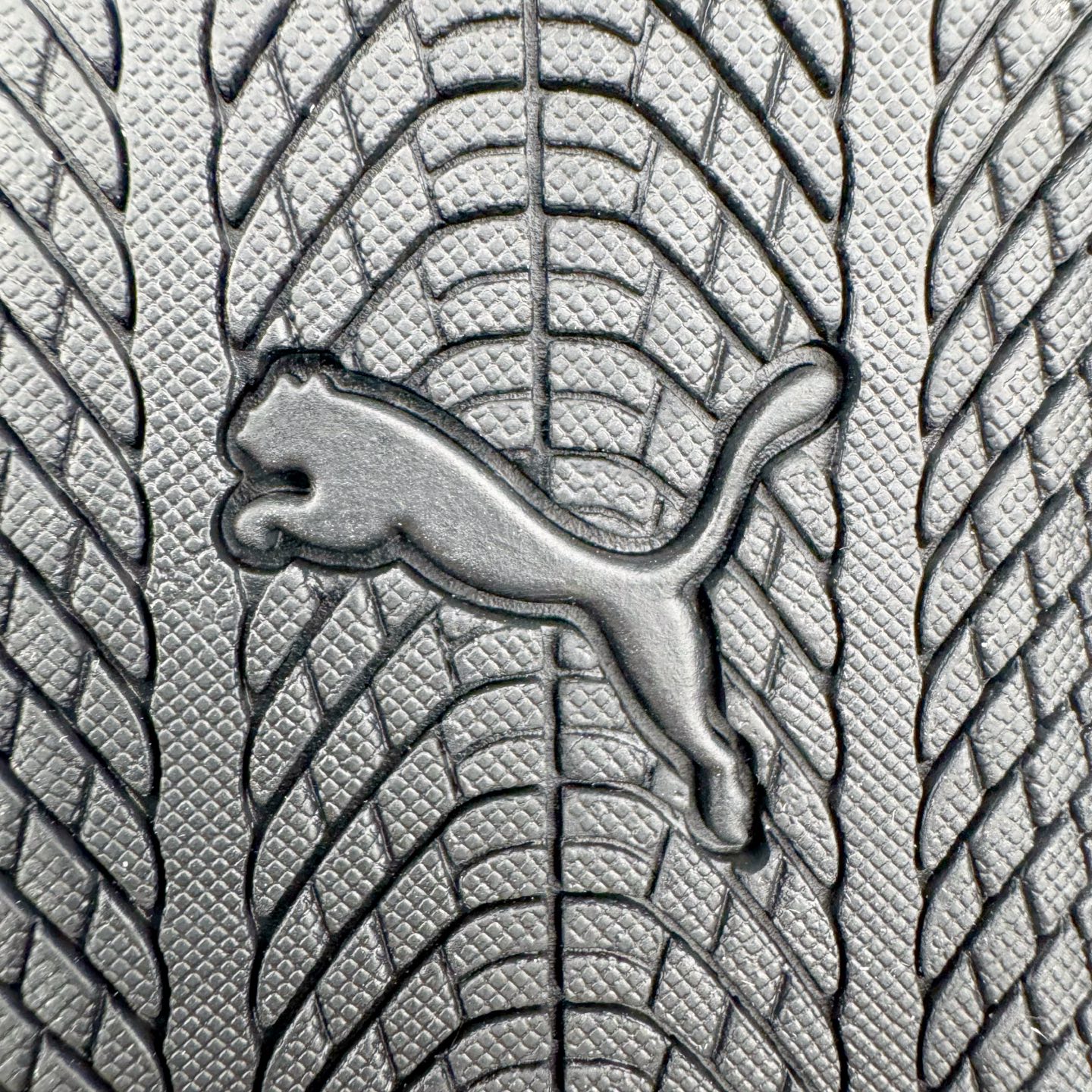 图片[17]-＃S2 PUMA Speedcat Ballerina 彪马柔软舒适防滑耐磨低帮生活休闲鞋芭蕾舞鞋单鞋玛丽珍鞋 这次，PUMA决定再对Speedcat来一次创新，以芭蕾舞鞋为灵感，将芭蕾舞鞋的灵动与轻盈感与赛车鞋融为一体，带来极具个性的全新鞋款Speedcat Ballerina。Speedcat Ballerina由Speedcat去除鞋舌、鞋带以及部分鞋侧位打造而成，鞋带部分被改为如同芭蕾鞋般的交叉弹性带，PUMA的标志依旧设计于鞋侧旁，整个鞋款外观变得更加优雅。Speedcat Ballerina 还汲取了赛车鞋的抓地设计，配备经典橡胶大底。尺码：36 37 37.5 38 38.5 39 40-选品中心