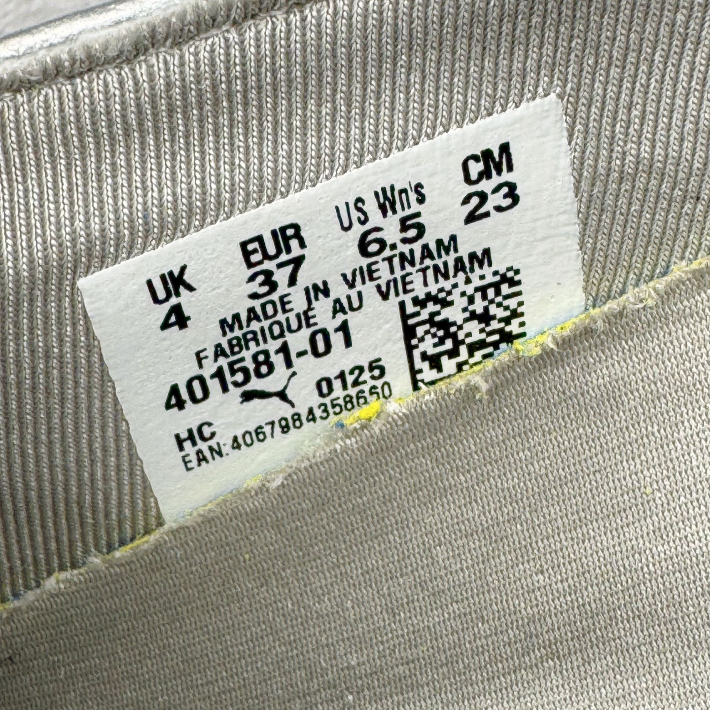 图片[12]-＃S2 PUMA Speedcat Ballerina 彪马柔软舒适防滑耐磨低帮生活休闲鞋芭蕾舞鞋单鞋玛丽珍鞋 这次，PUMA决定再对Speedcat来一次创新，以芭蕾舞鞋为灵感，将芭蕾舞鞋的灵动与轻盈感与赛车鞋融为一体，带来极具个性的全新鞋款Speedcat Ballerina。Speedcat Ballerina由Speedcat去除鞋舌、鞋带以及部分鞋侧位打造而成，鞋带部分被改为如同芭蕾鞋般的交叉弹性带，PUMA的标志依旧设计于鞋侧旁，整个鞋款外观变得更加优雅。Speedcat Ballerina 还汲取了赛车鞋的抓地设计，配备经典橡胶大底。尺码：36 37 37.5 38 38.5 39 40-选品中心