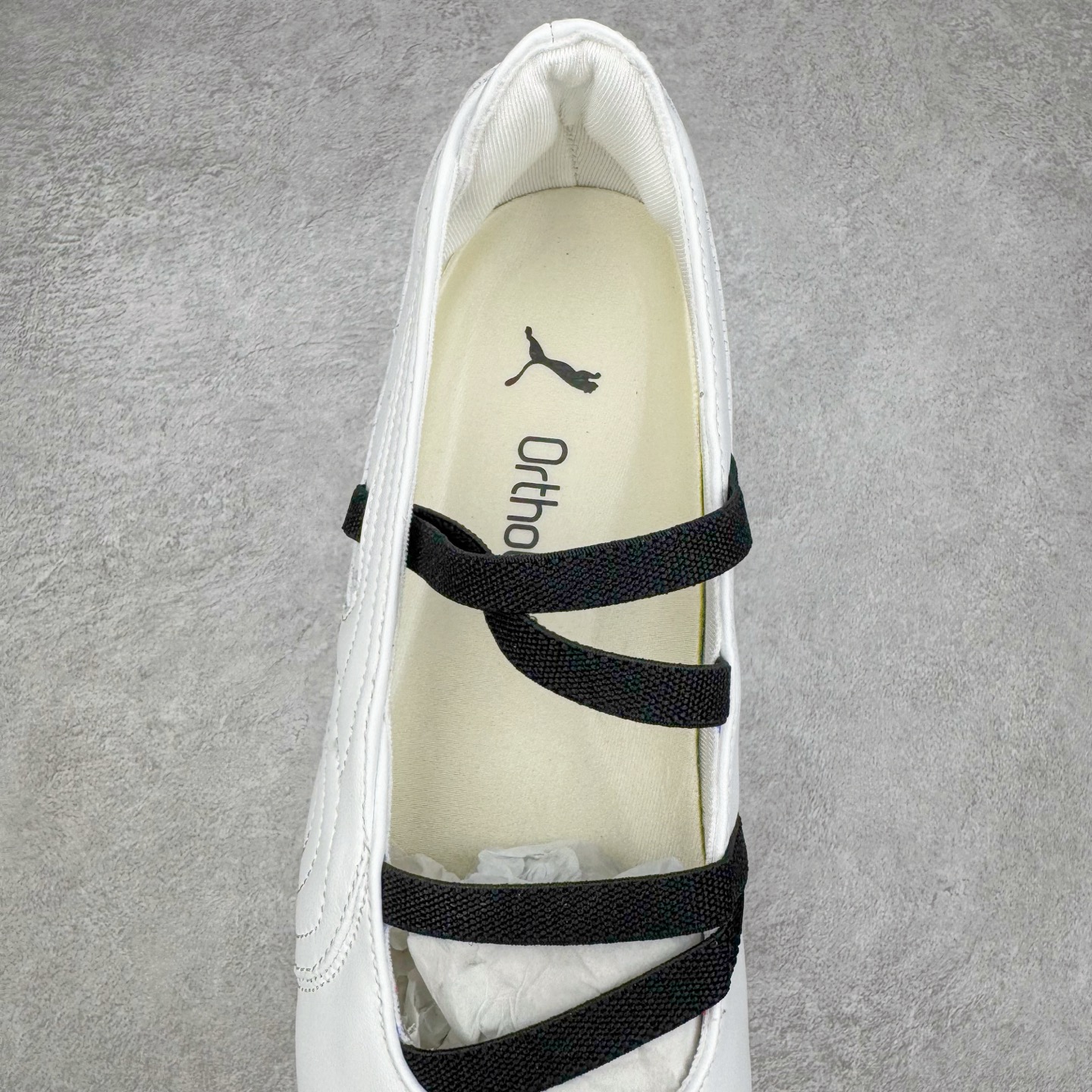 图片[5]-＃S2 PUMA Speedcat Ballerina 彪马柔软舒适防滑耐磨低帮生活休闲鞋芭蕾舞鞋单鞋玛丽珍鞋 这次，PUMA决定再对Speedcat来一次创新，以芭蕾舞鞋为灵感，将芭蕾舞鞋的灵动与轻盈感与赛车鞋融为一体，带来极具个性的全新鞋款Speedcat Ballerina。Speedcat Ballerina由Speedcat去除鞋舌、鞋带以及部分鞋侧位打造而成，鞋带部分被改为如同芭蕾鞋般的交叉弹性带，PUMA的标志依旧设计于鞋侧旁，整个鞋款外观变得更加优雅。Speedcat Ballerina 还汲取了赛车鞋的抓地设计，配备经典橡胶大底。尺码：36 37 37.5 38 38.5 39 40-选品中心