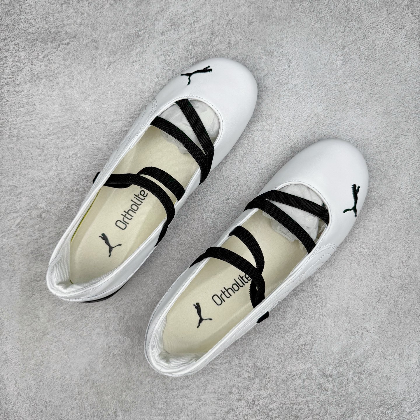 图片[3]-＃S2 PUMA Speedcat Ballerina 彪马柔软舒适防滑耐磨低帮生活休闲鞋芭蕾舞鞋单鞋玛丽珍鞋 这次，PUMA决定再对Speedcat来一次创新，以芭蕾舞鞋为灵感，将芭蕾舞鞋的灵动与轻盈感与赛车鞋融为一体，带来极具个性的全新鞋款Speedcat Ballerina。Speedcat Ballerina由Speedcat去除鞋舌、鞋带以及部分鞋侧位打造而成，鞋带部分被改为如同芭蕾鞋般的交叉弹性带，PUMA的标志依旧设计于鞋侧旁，整个鞋款外观变得更加优雅。Speedcat Ballerina 还汲取了赛车鞋的抓地设计，配备经典橡胶大底。尺码：36 37 37.5 38 38.5 39 40-选品中心