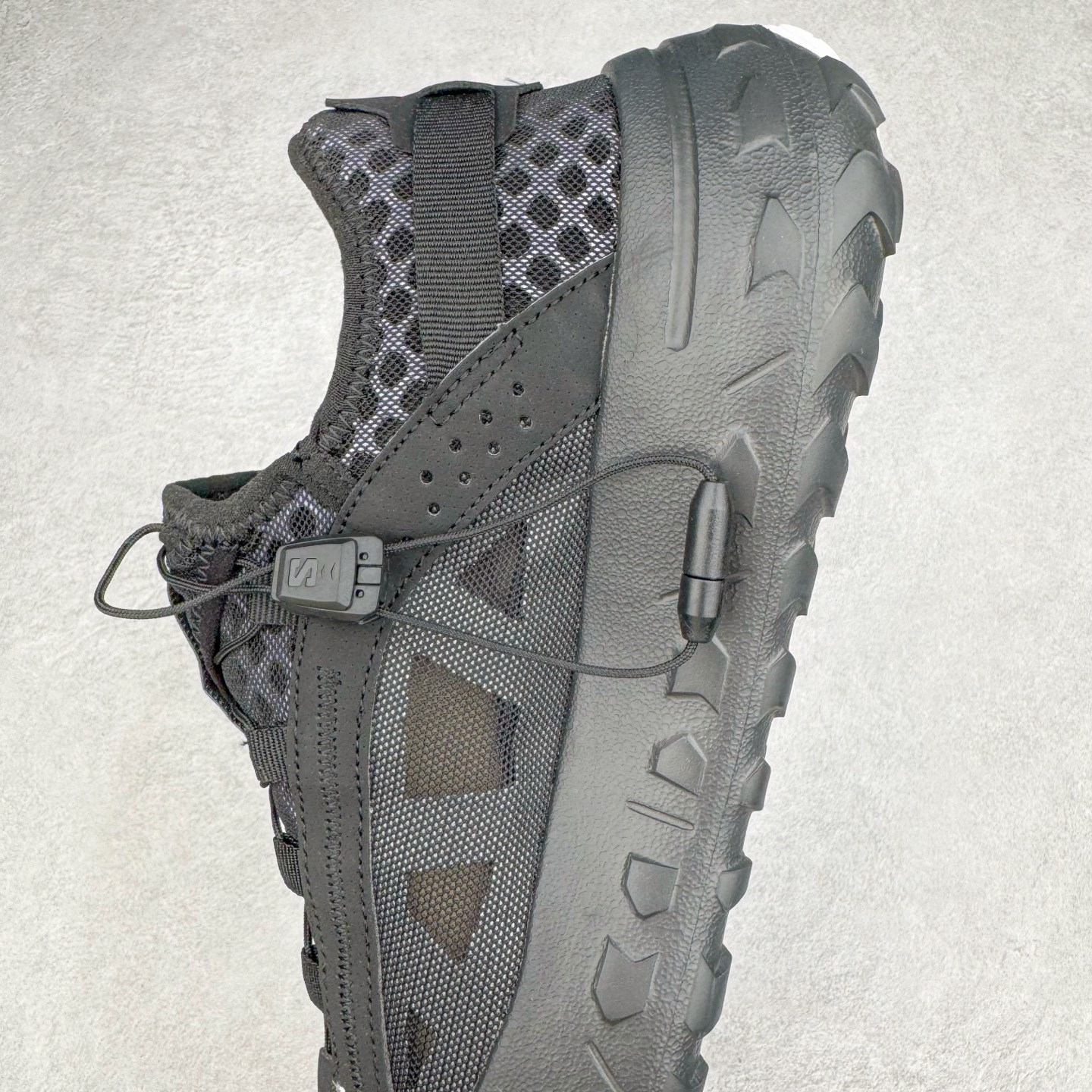 图片[7]-＃GX SALOMON SOLAMPHIBIAN 萨洛蒙舒适百搭户外功能轮胎鞋水陆两栖防滑耐磨低帮户外功能鞋 SALOMON诞生于1947年的法国阿尔卑斯山区，全球知名的户外运动品牌。一直致力于推动滑雪、越野跑等山地运动的发展及产品的进步。其产品设计致力于追求创新和发掘产品的性能极限，帮助喜欢自由的人在山地间不断挑战自我 尺码：36 36.5 37.5 38 38.5 39 40 40.5 41 42 42.5 43 44 44.5 45 46.5-选品中心